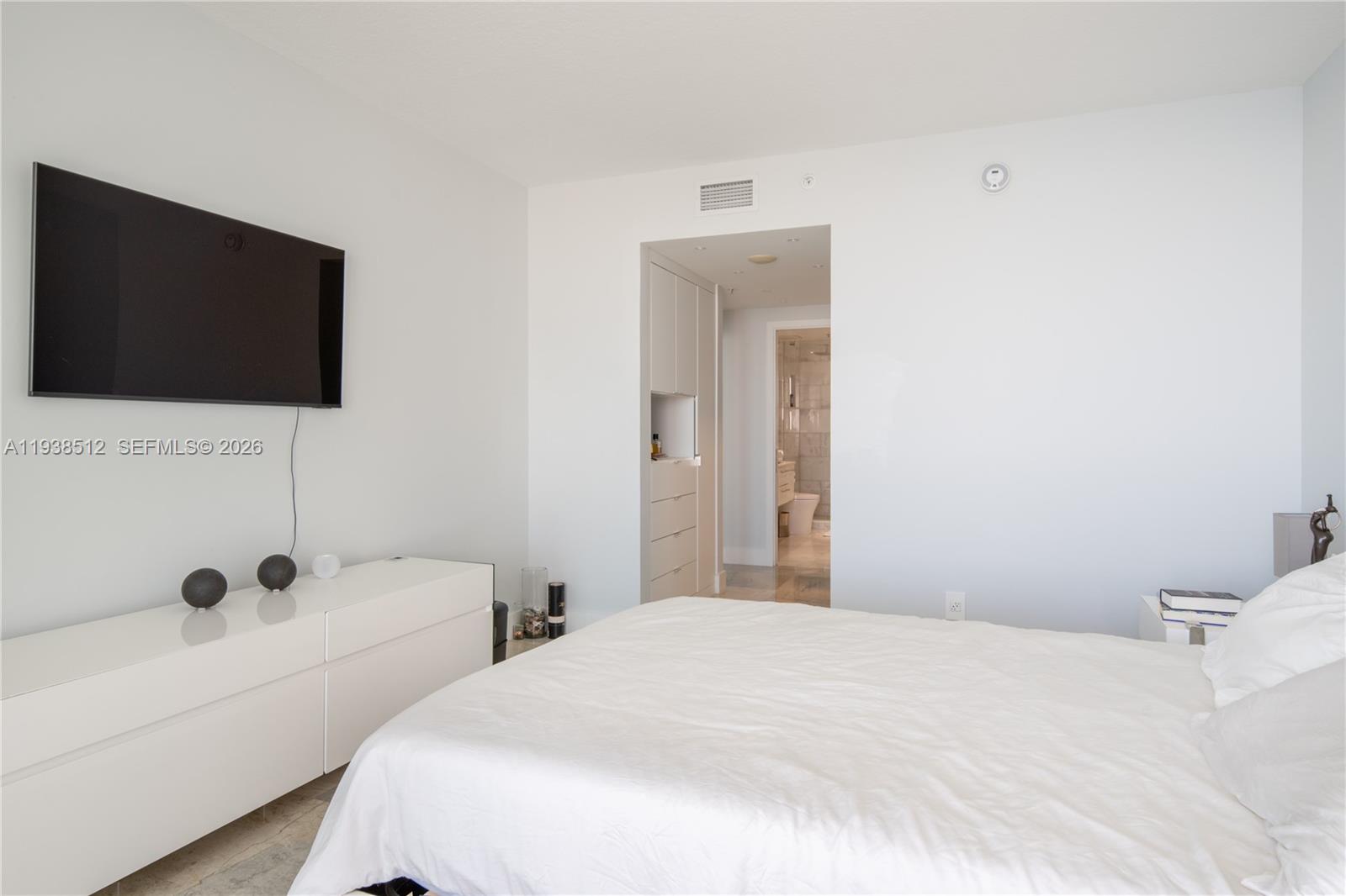 335 S Biscayne Blvd #3909, Miami FL 33131