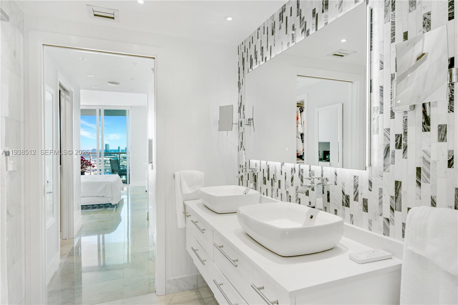 335 S Biscayne Blvd #3909, Miami FL 33131