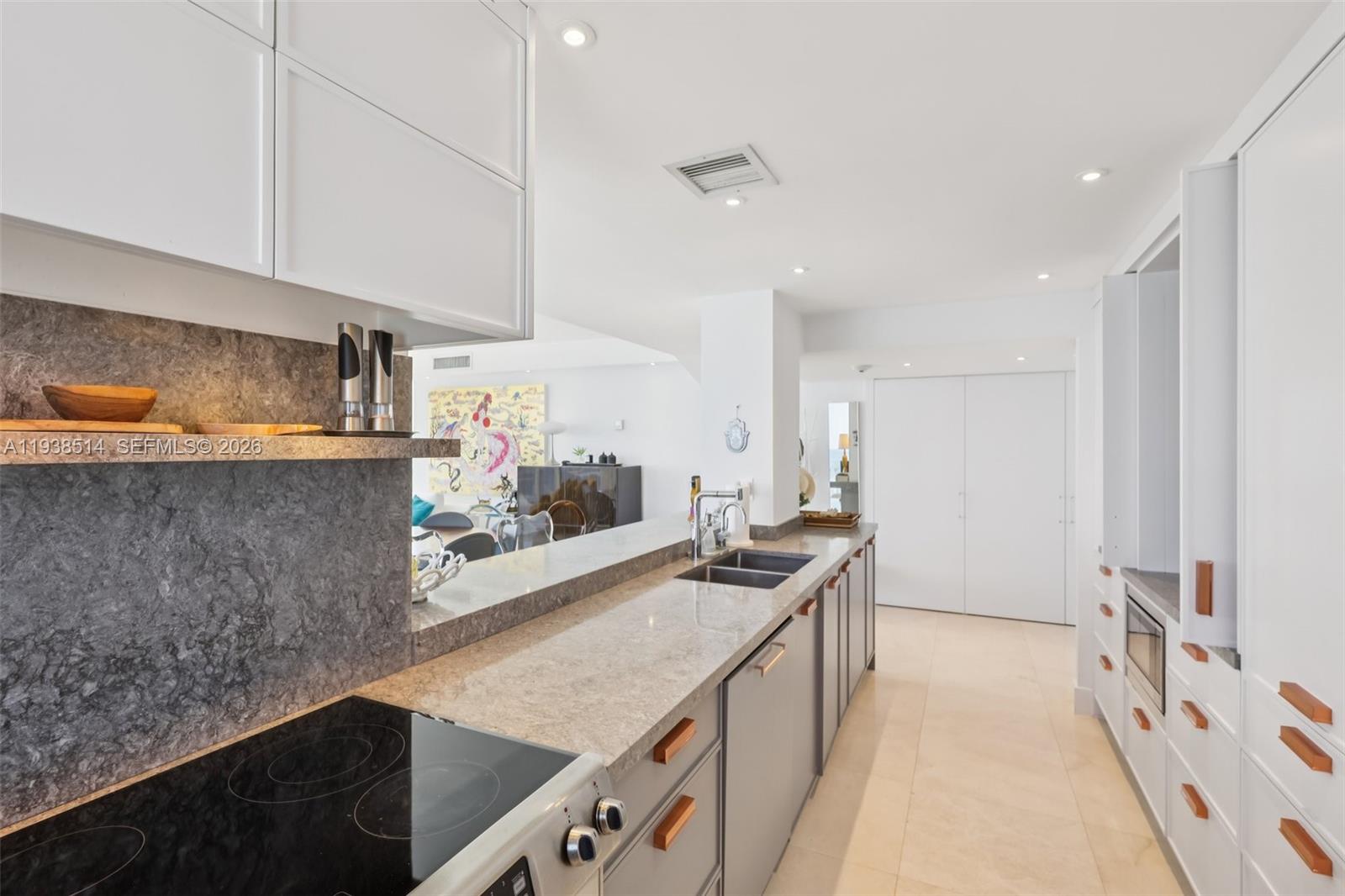 10275 Collins Ave #1110, Bal Harbour FL 33154