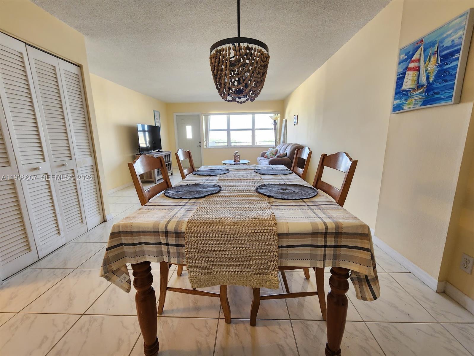 401 Golden Isles Dr #1114, Hallandale Beach FL 33009