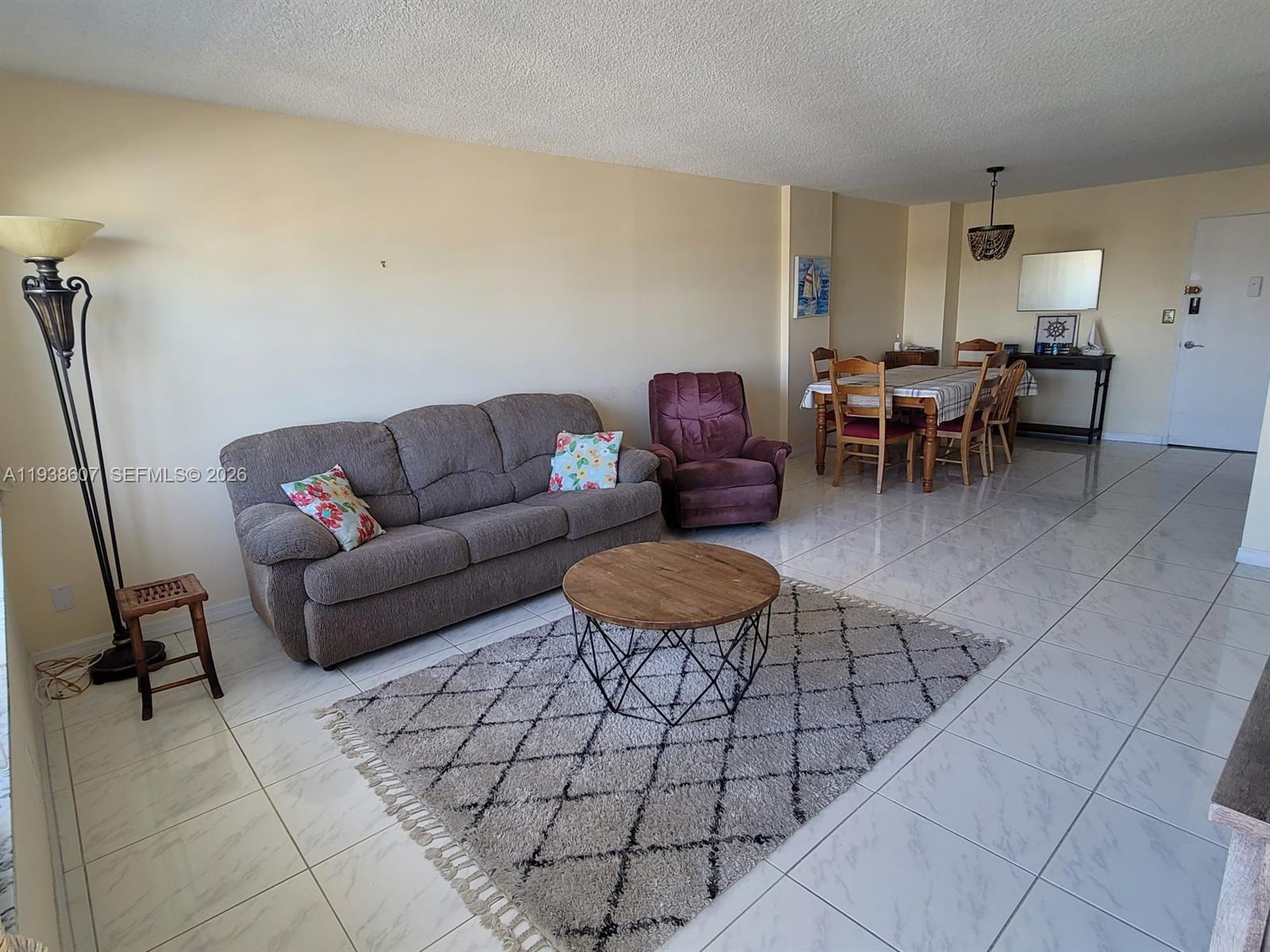 401 Golden Isles Dr #1114, Hallandale Beach FL 33009