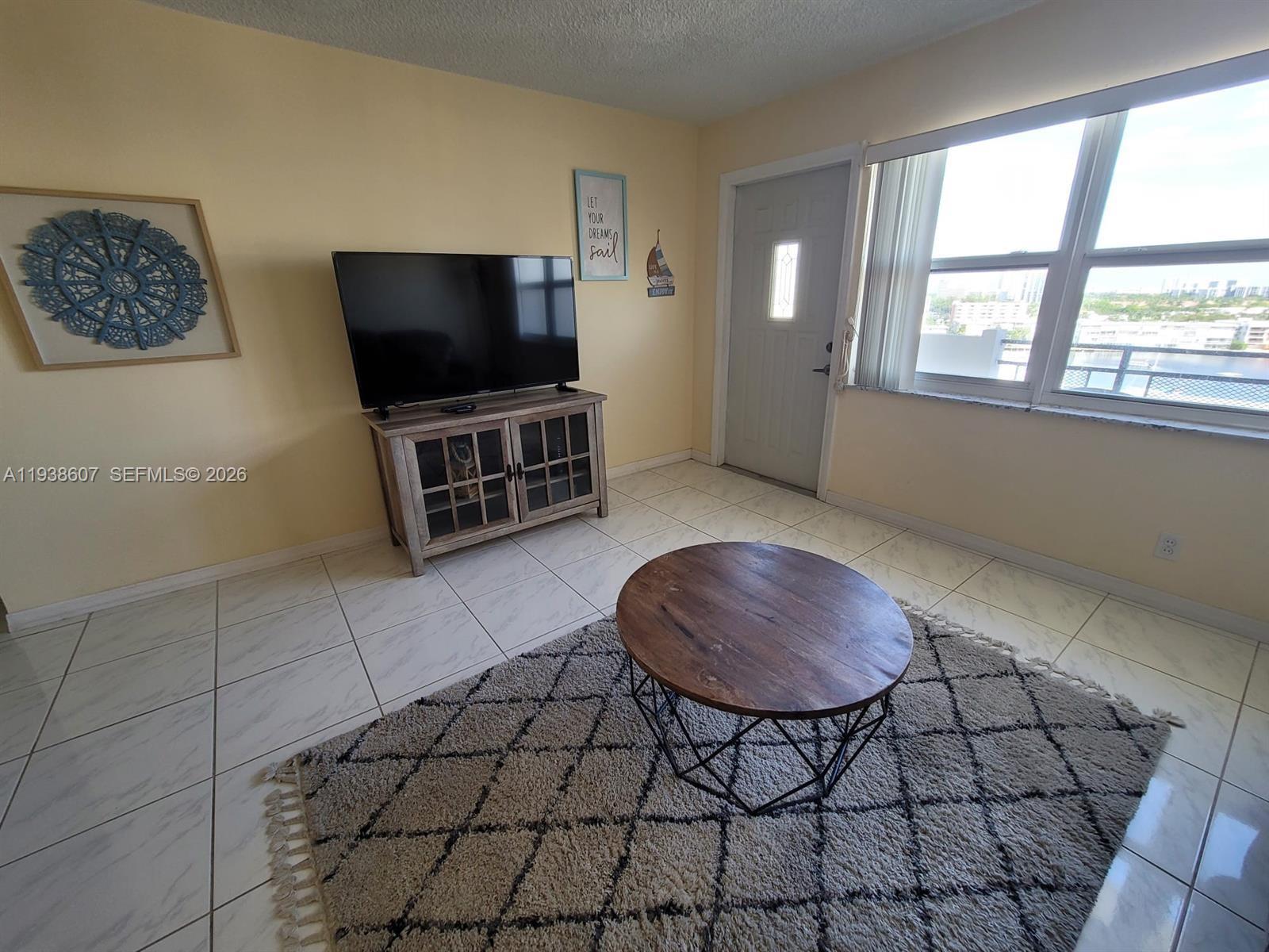 401 Golden Isles Dr #1114, Hallandale Beach FL 33009