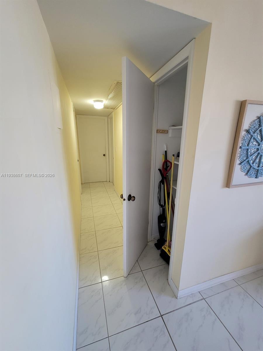 401 Golden Isles Dr #1114, Hallandale Beach FL 33009