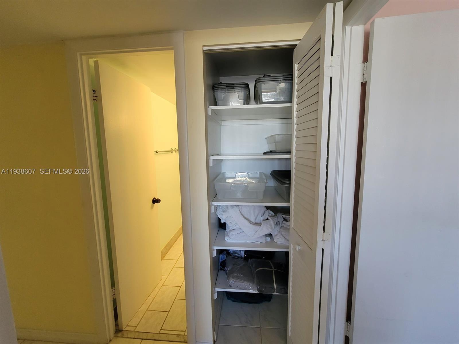 401 Golden Isles Dr #1114, Hallandale Beach FL 33009