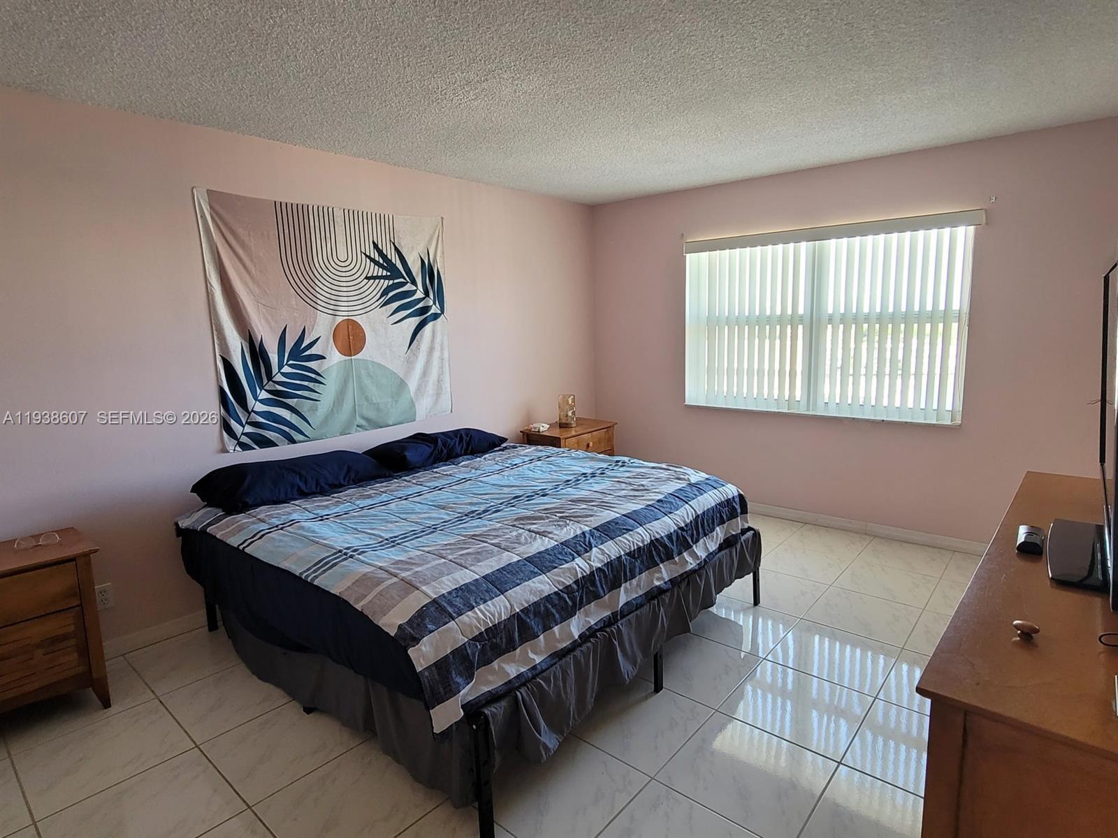 401 Golden Isles Dr #1114, Hallandale Beach FL 33009
