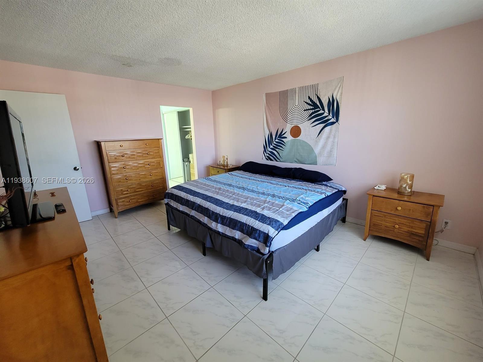 401 Golden Isles Dr #1114, Hallandale Beach FL 33009