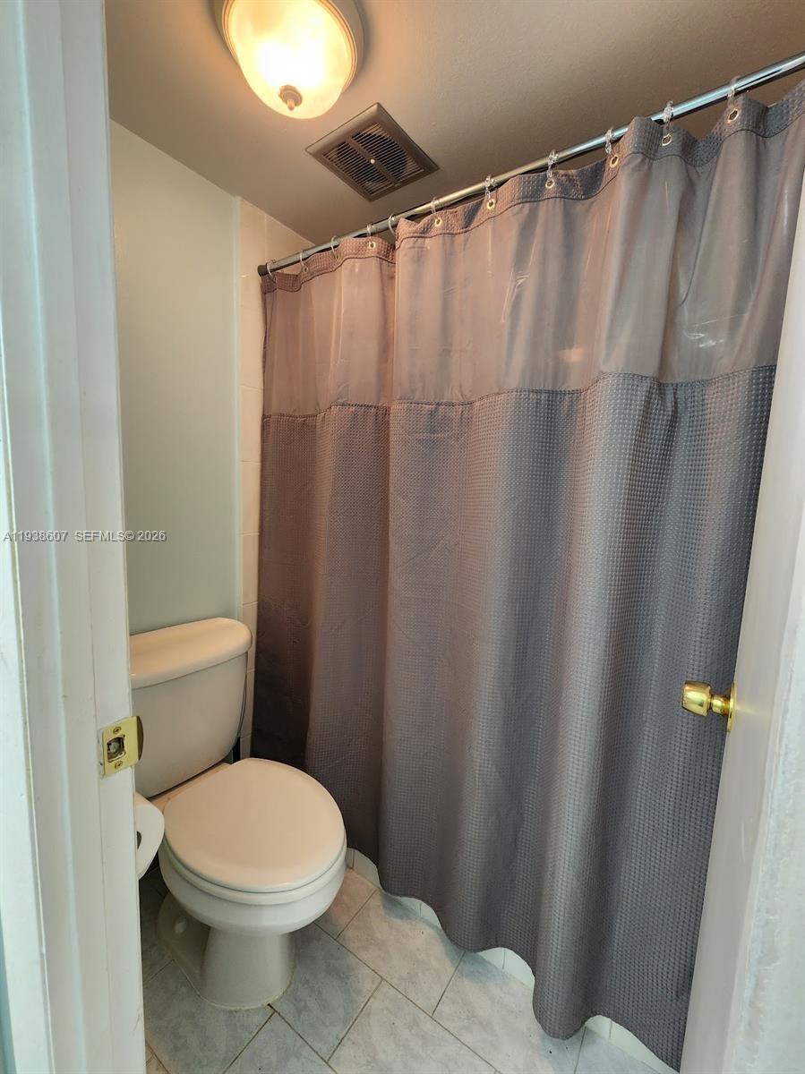 401 Golden Isles Dr #1114, Hallandale Beach FL 33009