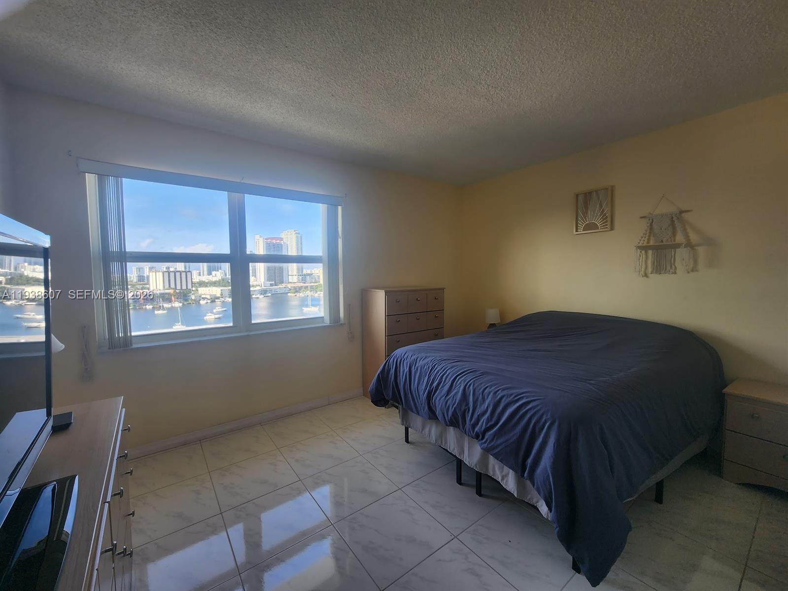 401 Golden Isles Dr #1114, Hallandale Beach FL 33009