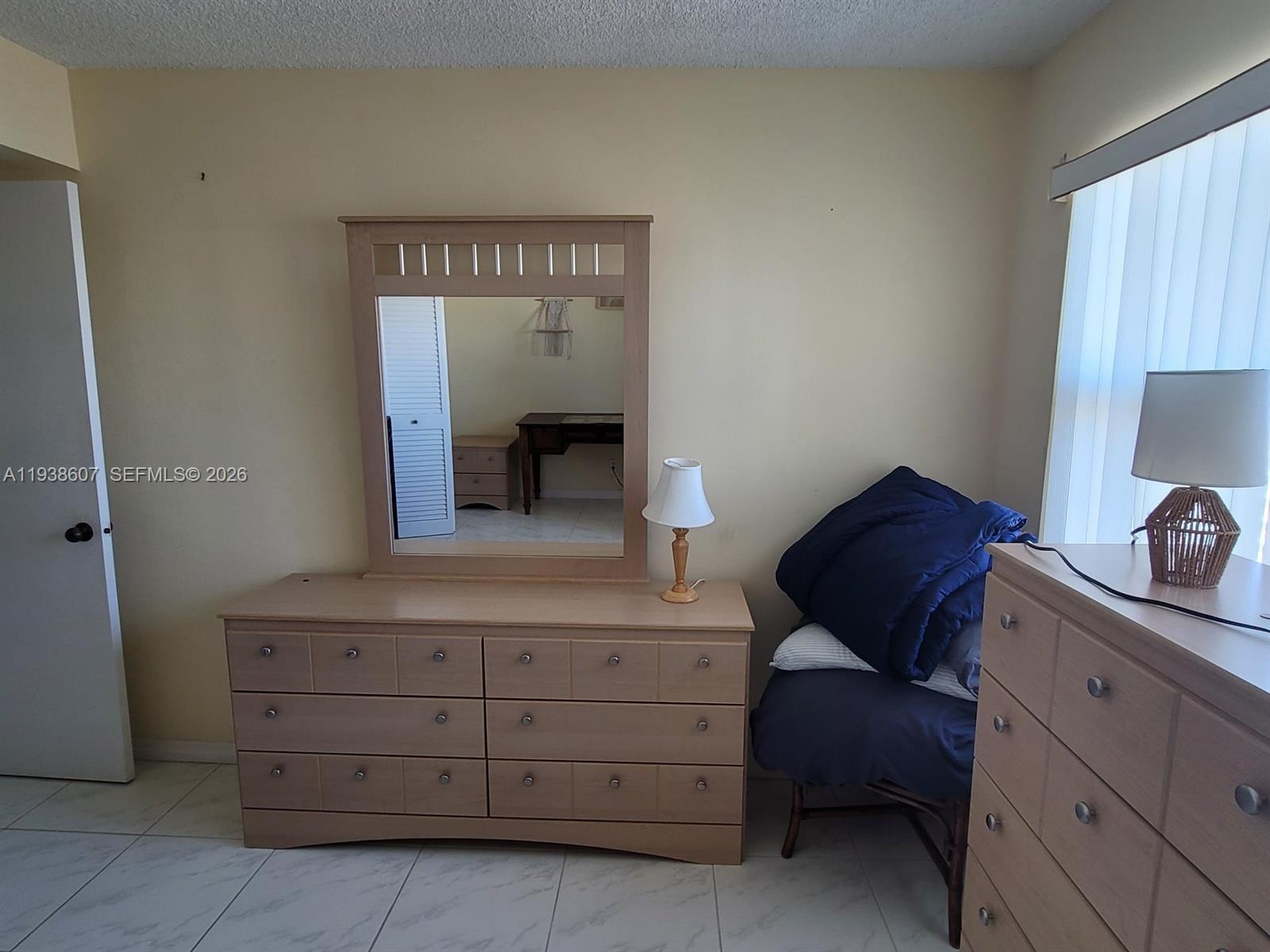401 Golden Isles Dr #1114, Hallandale Beach FL 33009