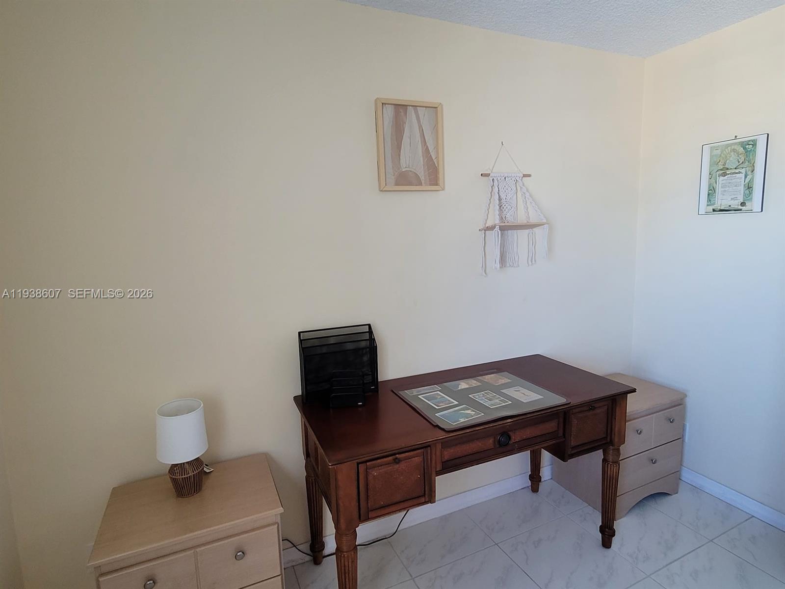 401 Golden Isles Dr #1114, Hallandale Beach FL 33009