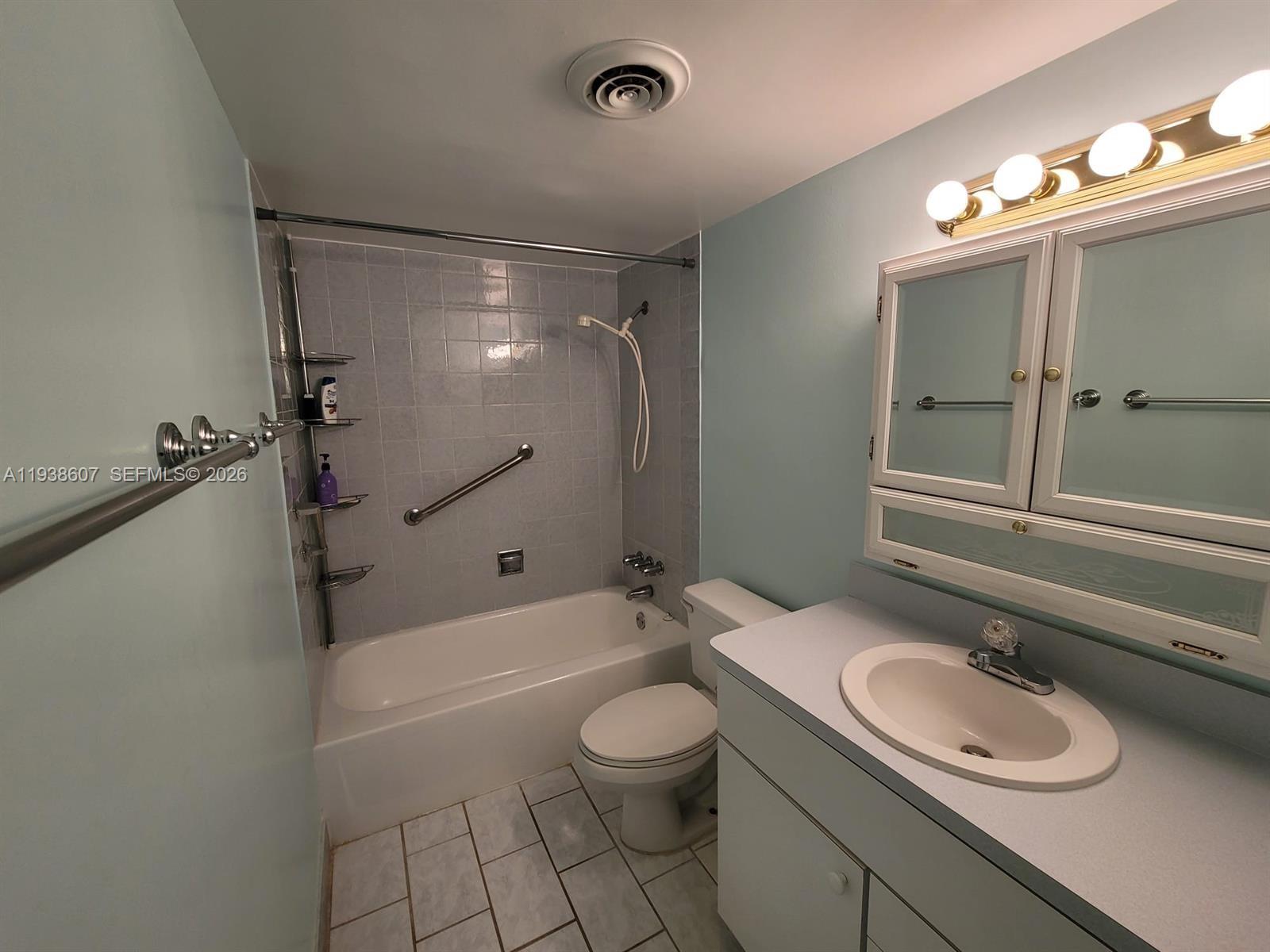 401 Golden Isles Dr #1114, Hallandale Beach FL 33009