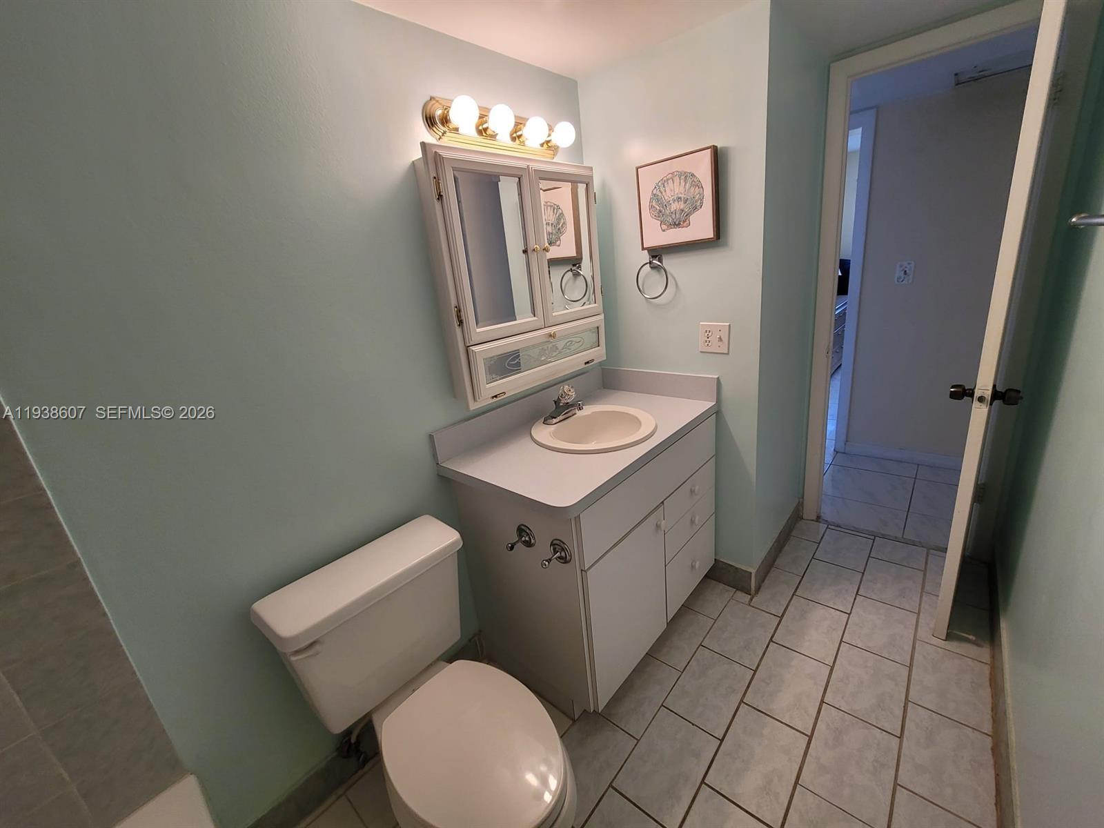 401 Golden Isles Dr #1114, Hallandale Beach FL 33009