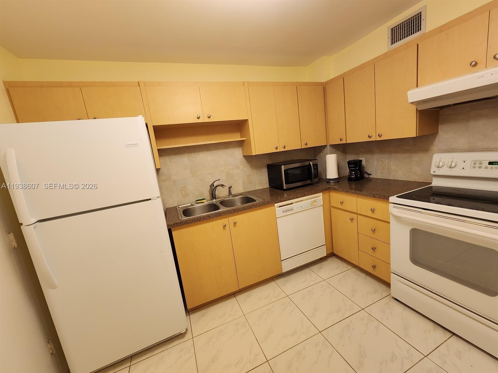 401 Golden Isles Dr #1114, Hallandale Beach FL 33009