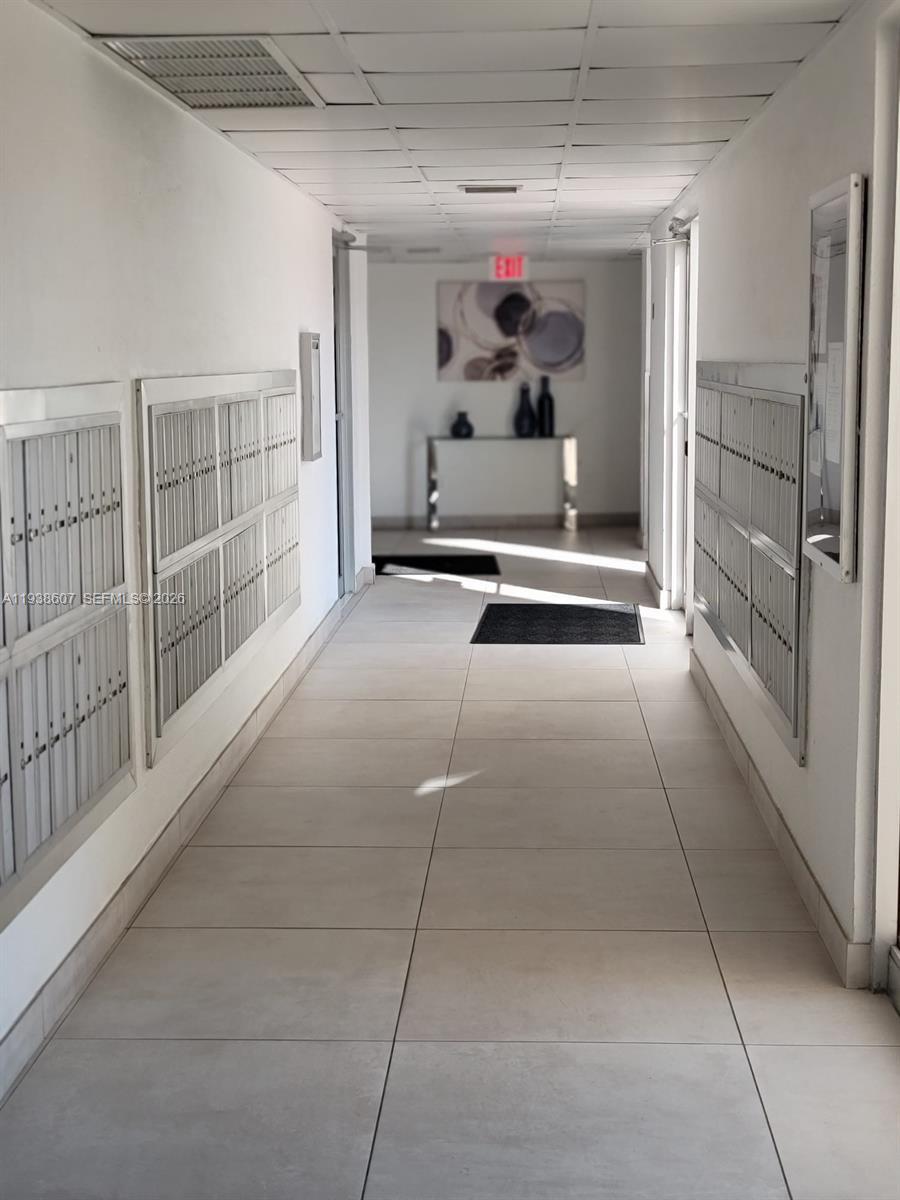 401 Golden Isles Dr #1114, Hallandale Beach FL 33009