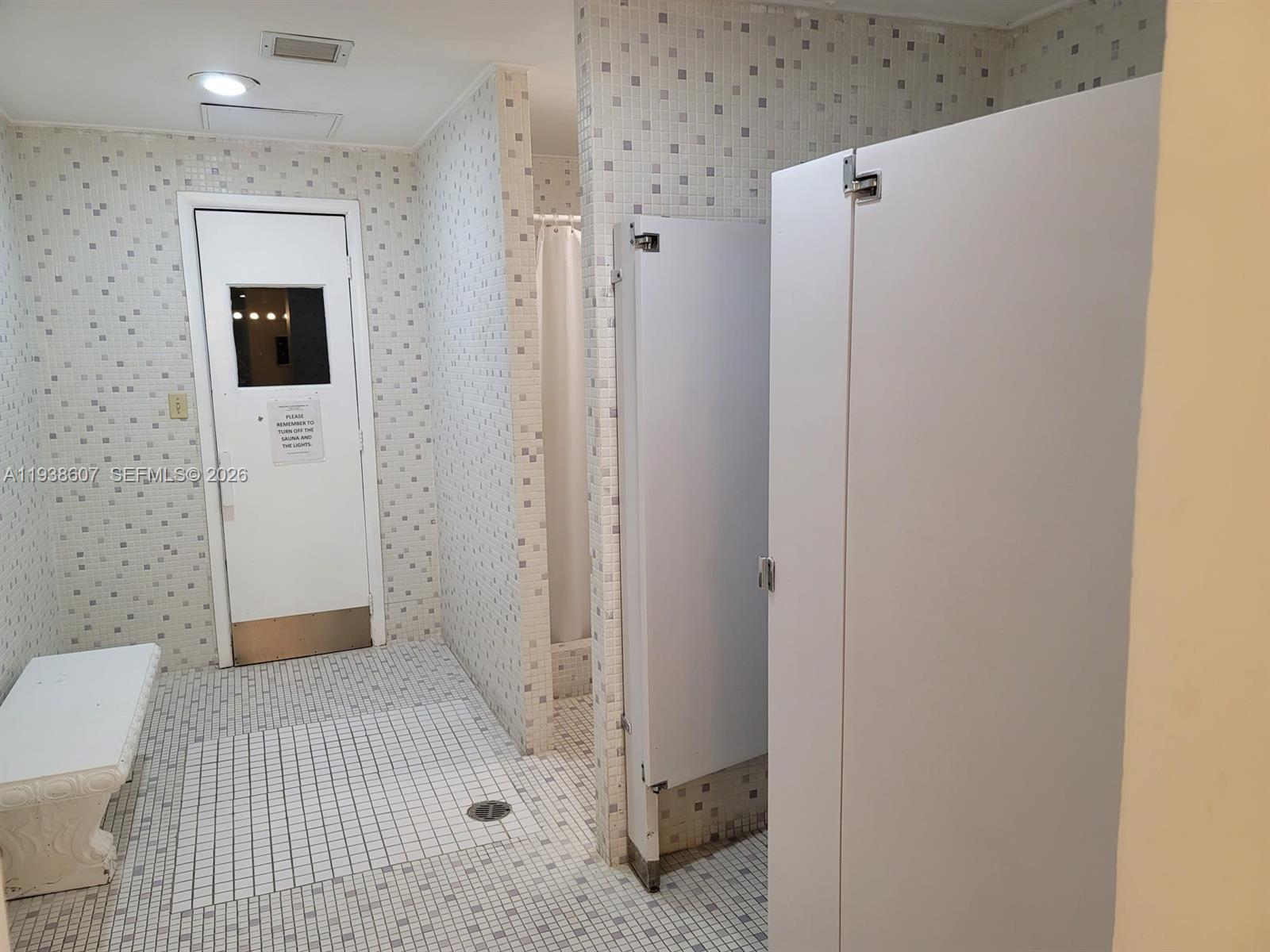 401 Golden Isles Dr #1114, Hallandale Beach FL 33009