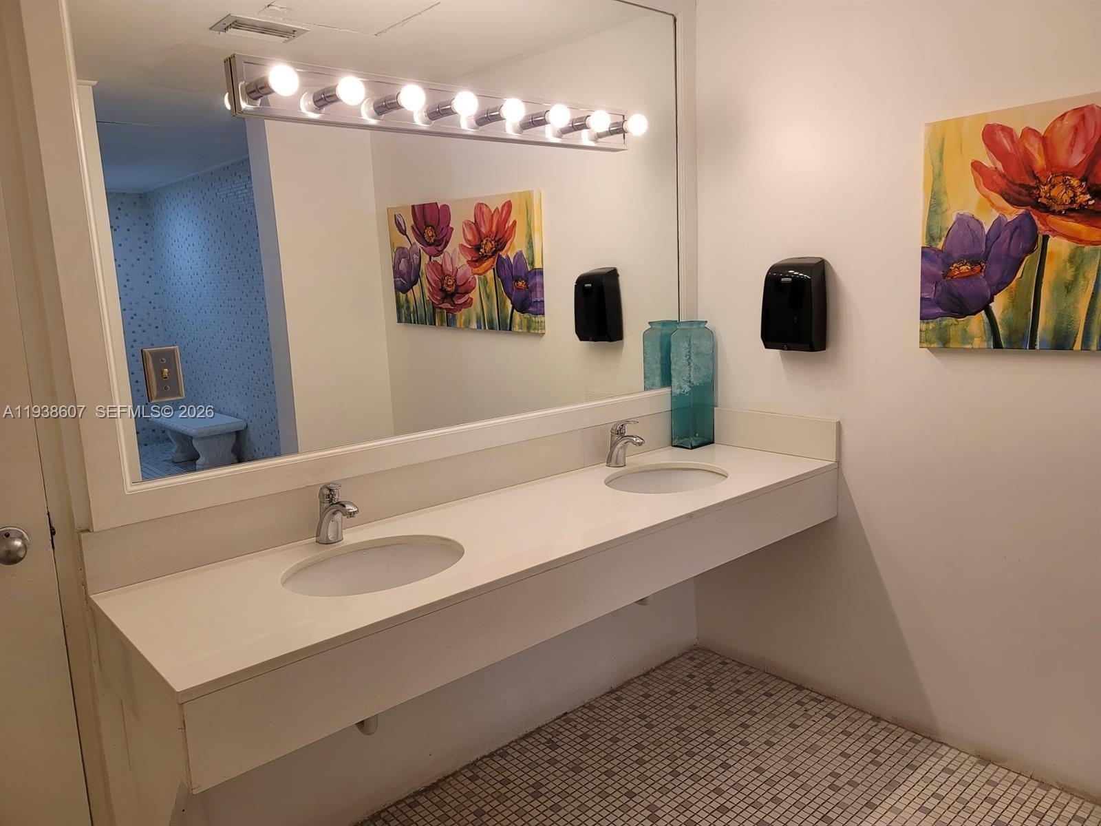 401 Golden Isles Dr #1114, Hallandale Beach FL 33009