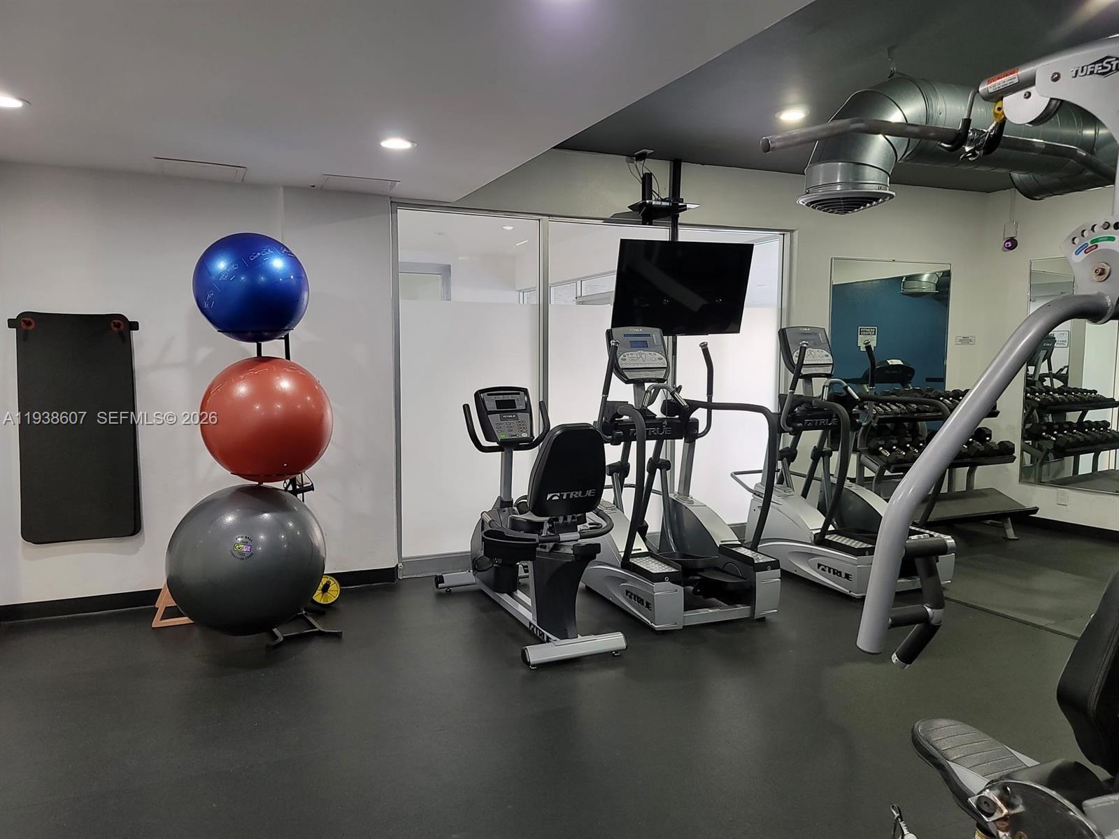 401 Golden Isles Dr #1114, Hallandale Beach FL 33009
