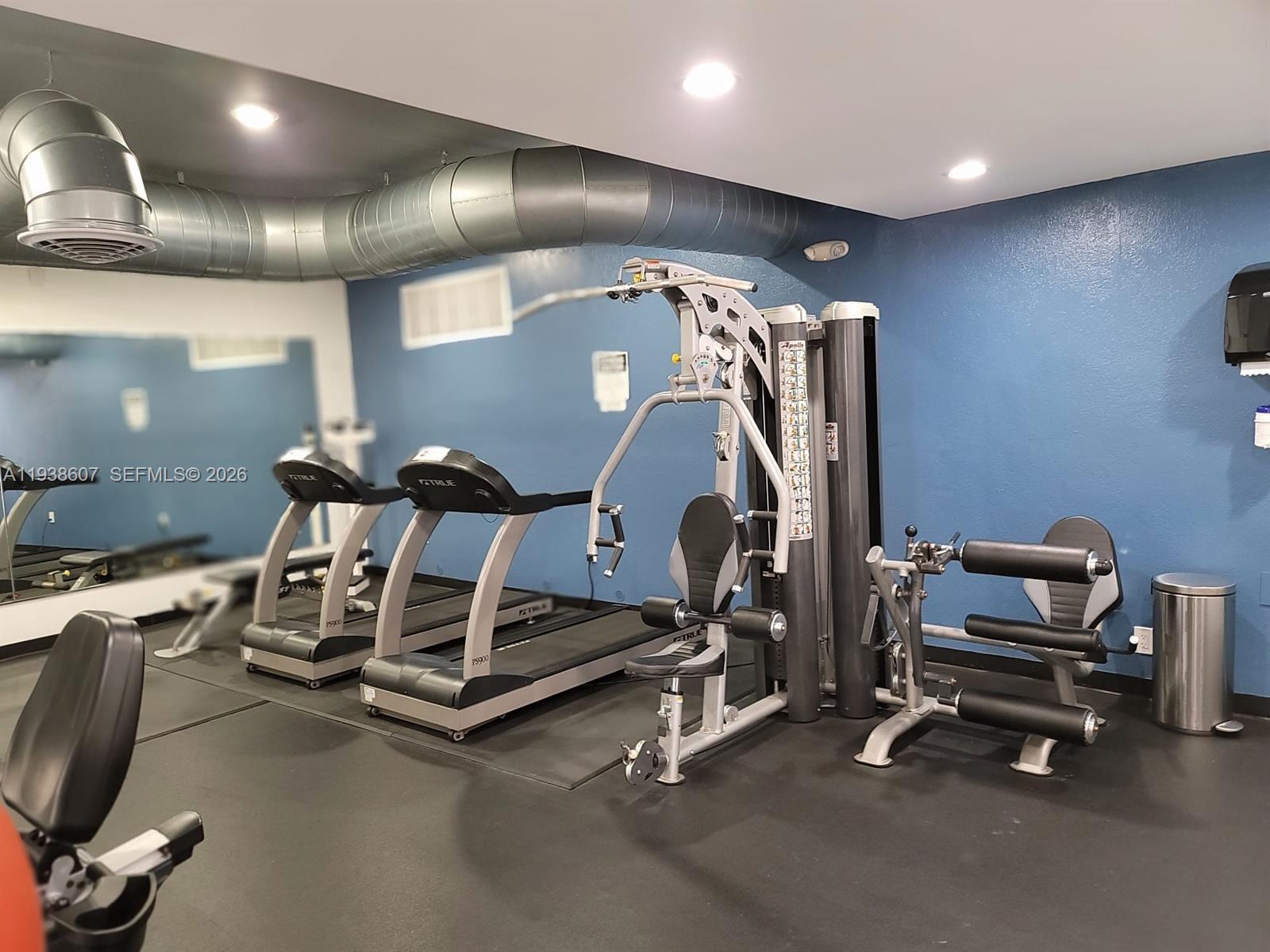 401 Golden Isles Dr #1114, Hallandale Beach FL 33009