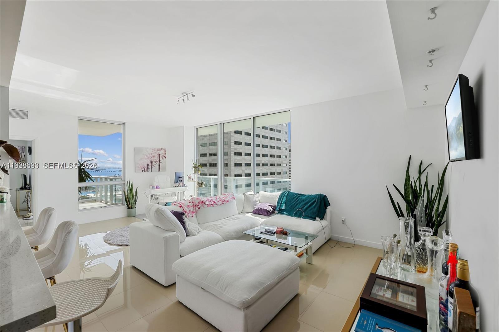 300 S Biscayne Blvd #T-2616, Miami FL 33131