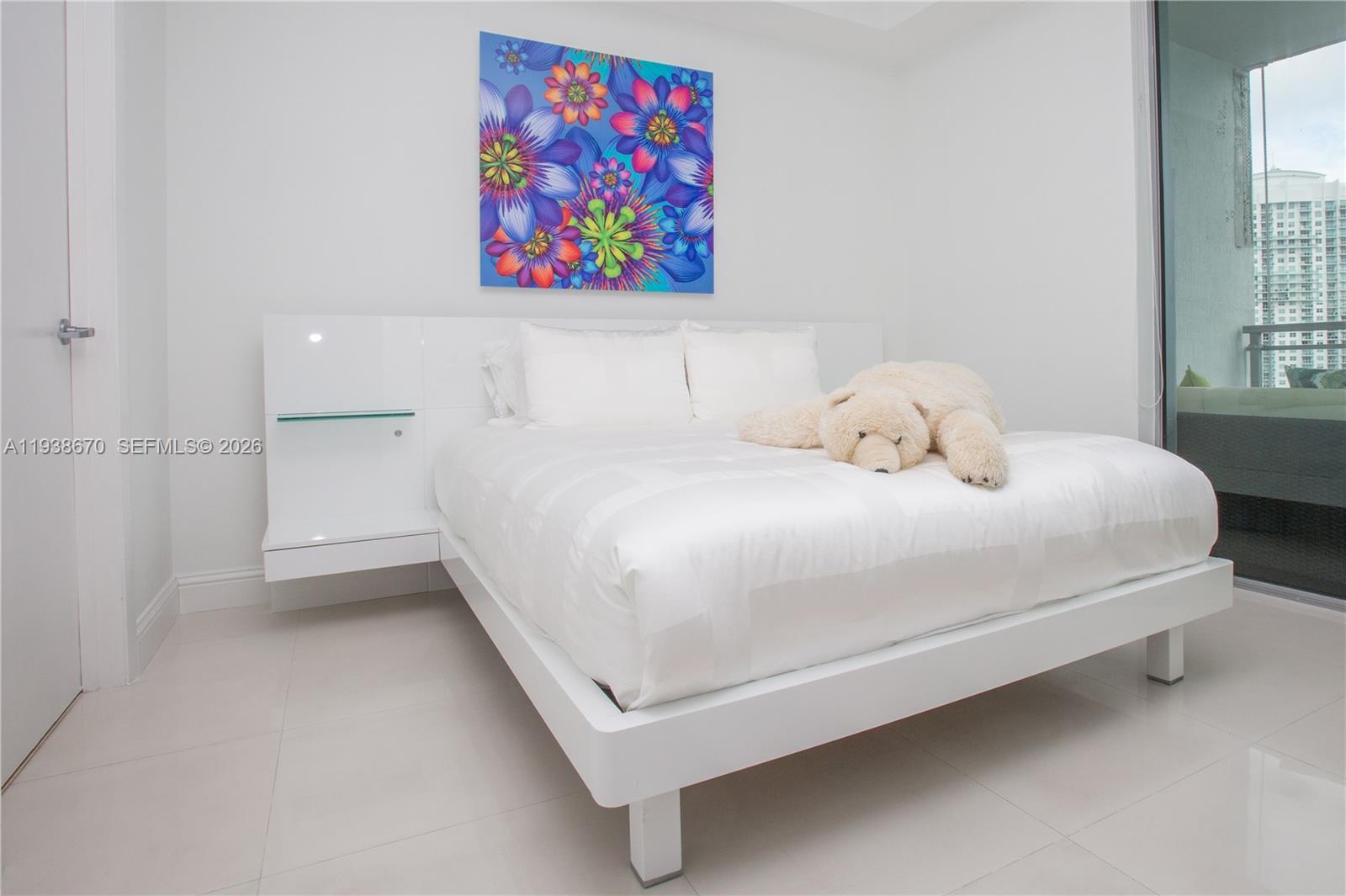 90 SW 3rd St #2402, Miami FL 33130