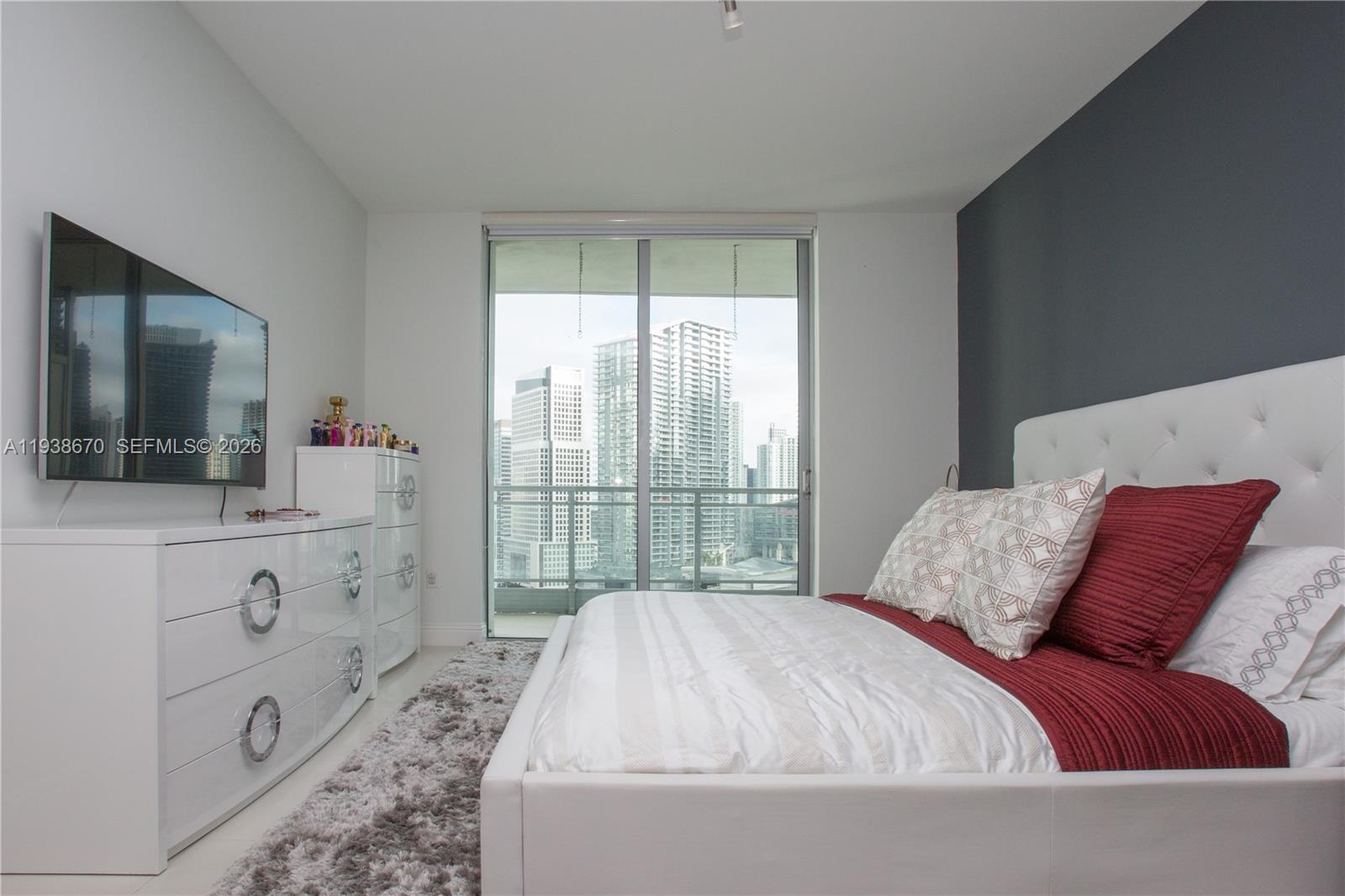 90 SW 3rd St #2402, Miami FL 33130