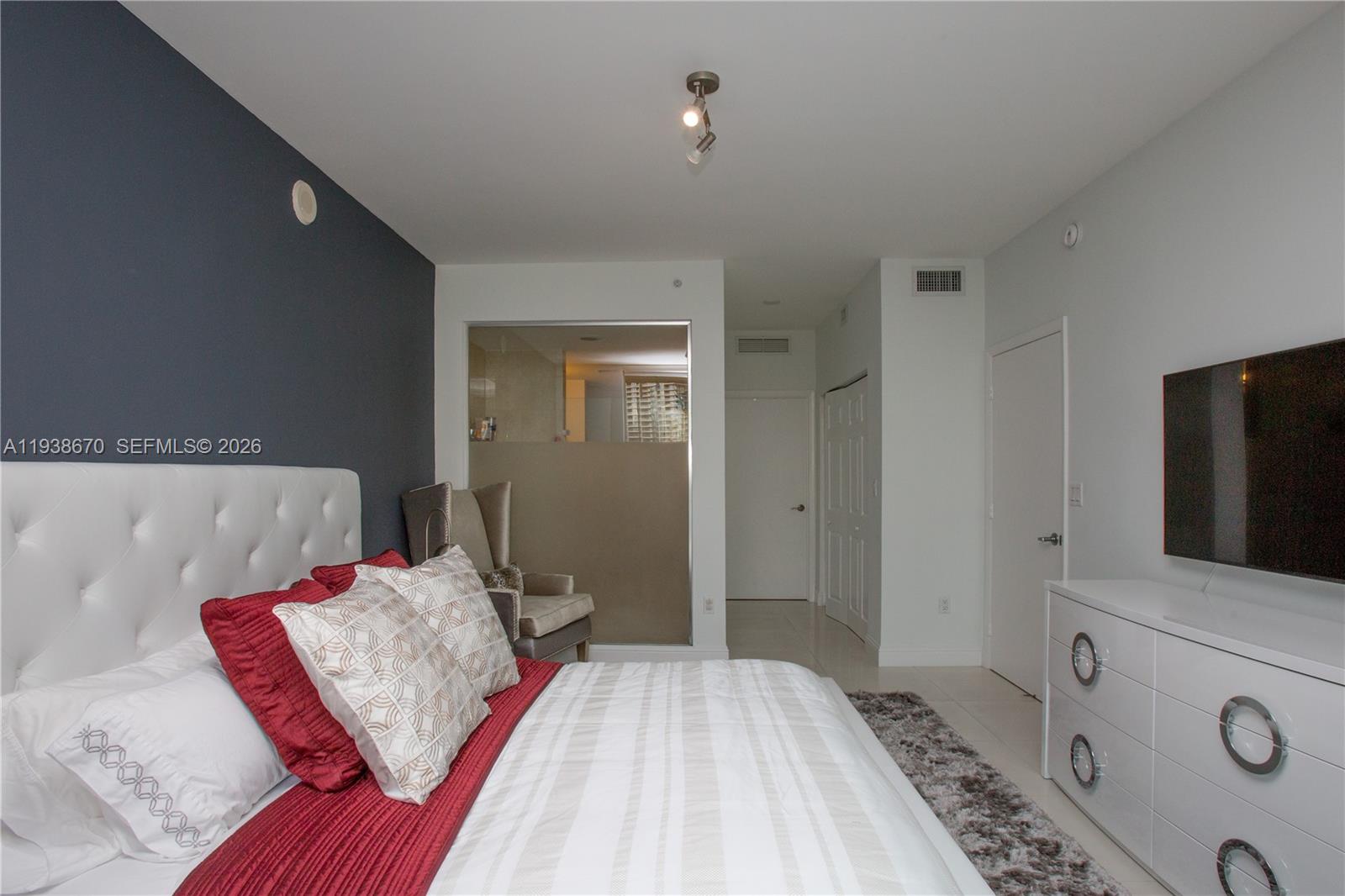 90 SW 3rd St #2402, Miami FL 33130