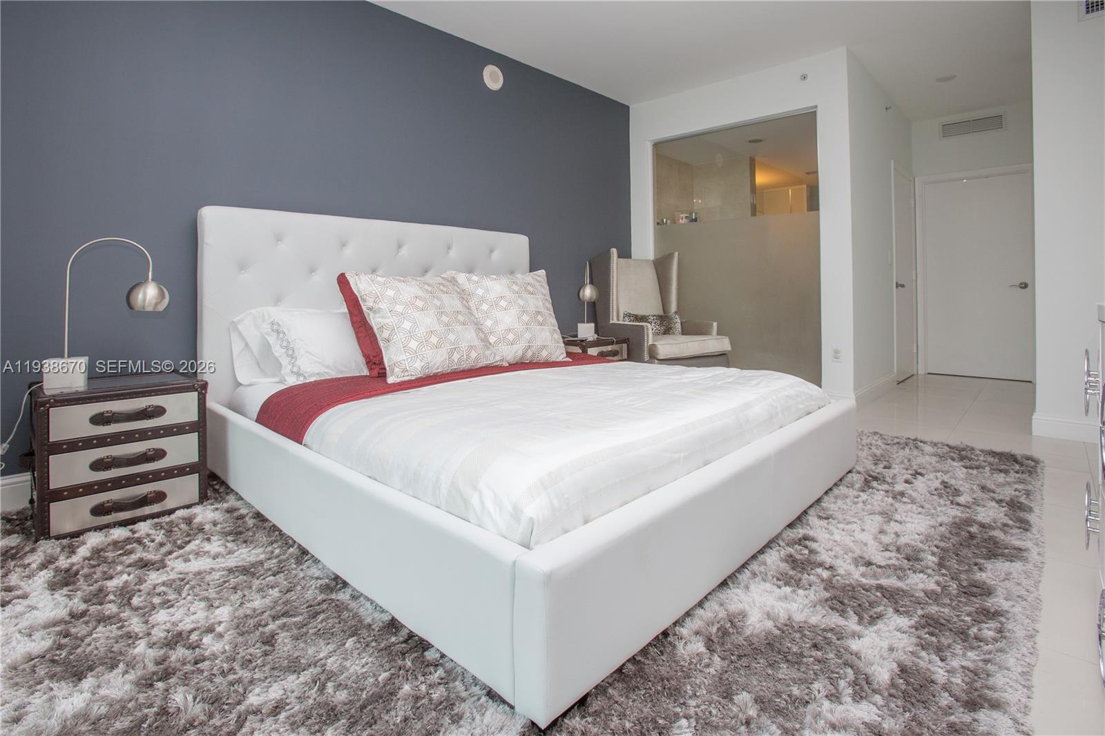 90 SW 3rd St #2402, Miami FL 33130