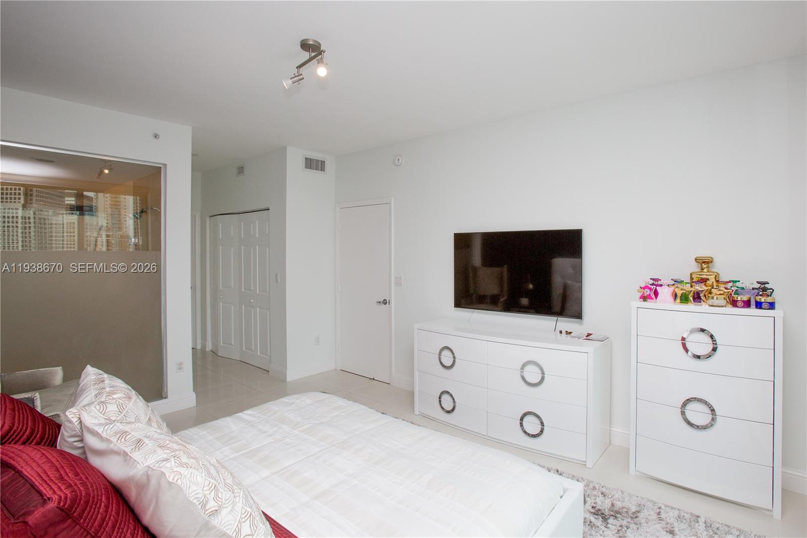 90 SW 3rd St #2402, Miami FL 33130