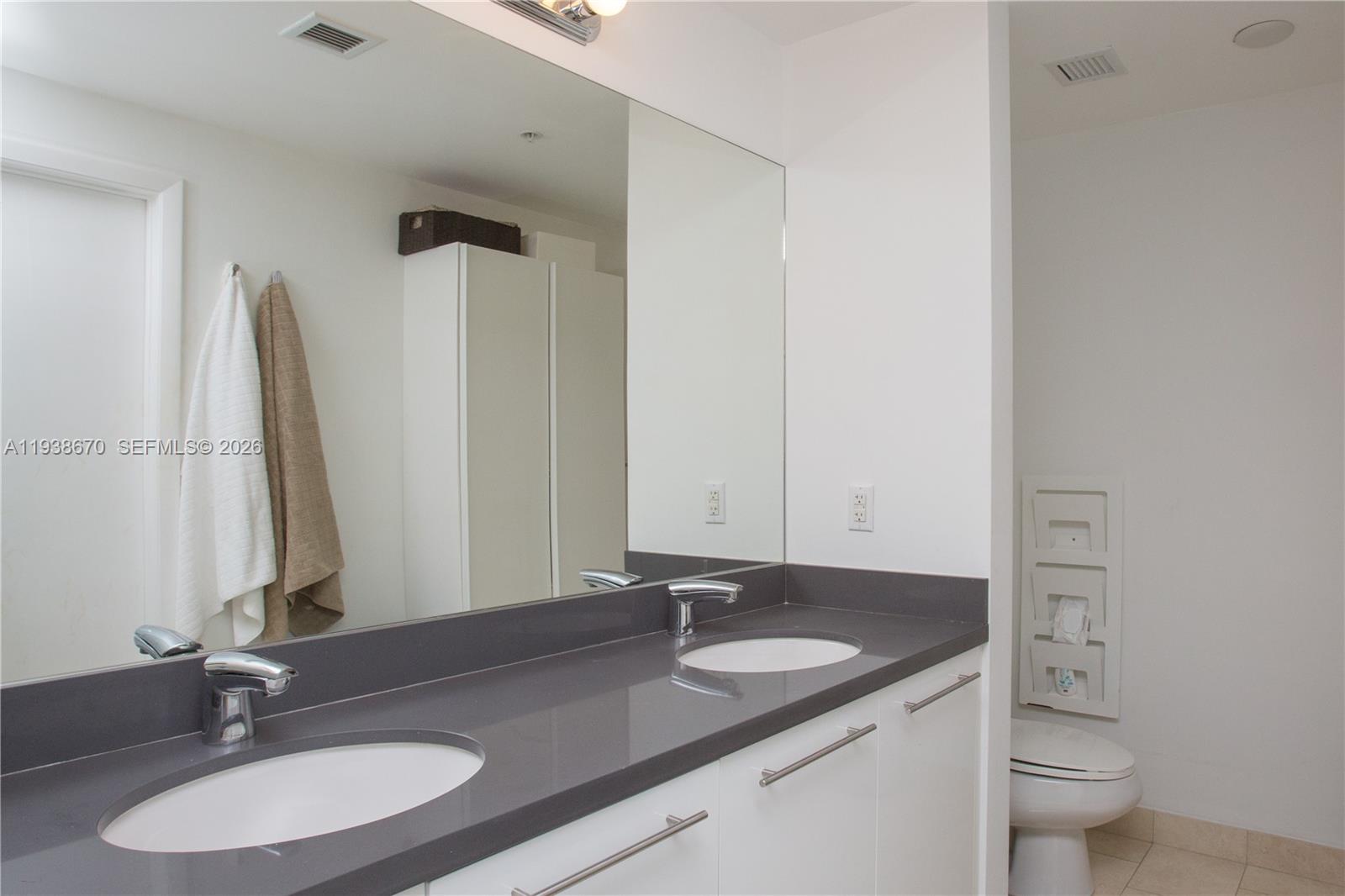 90 SW 3rd St #2402, Miami FL 33130