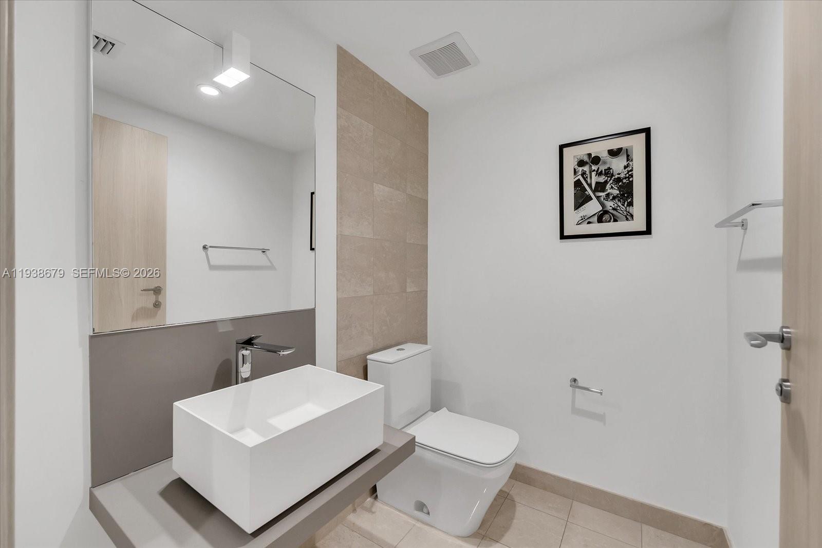 1000 Brickell Plz #2202, Miami FL 33131