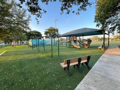 3540 NE 28th Ave, Lighthouse Point FL 33064