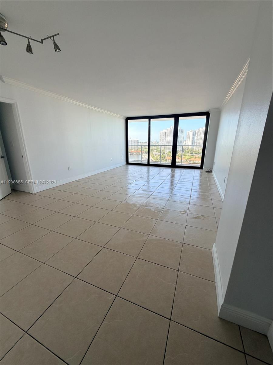 3701 N Country Club Dr #1901, Aventura FL 33180