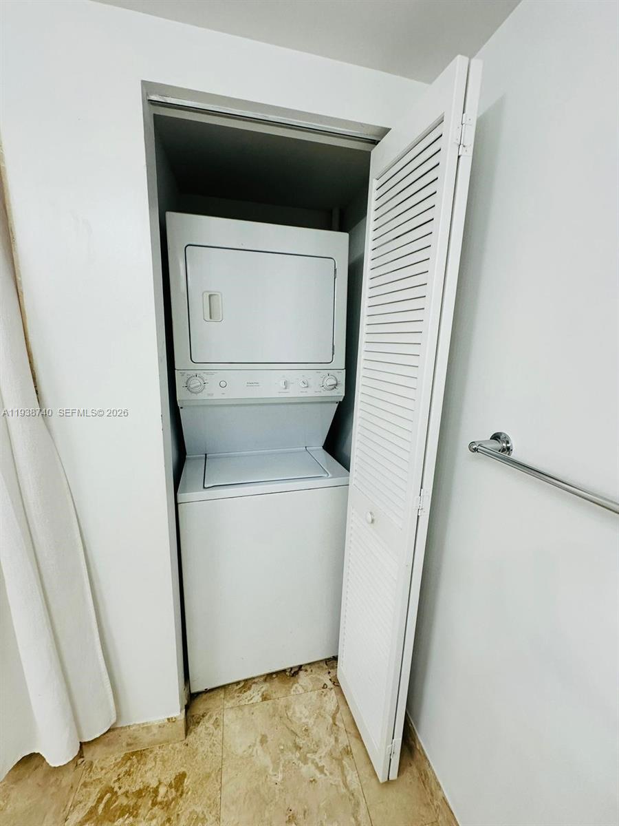 41 SE 5th St #1512, Miami FL 33131
