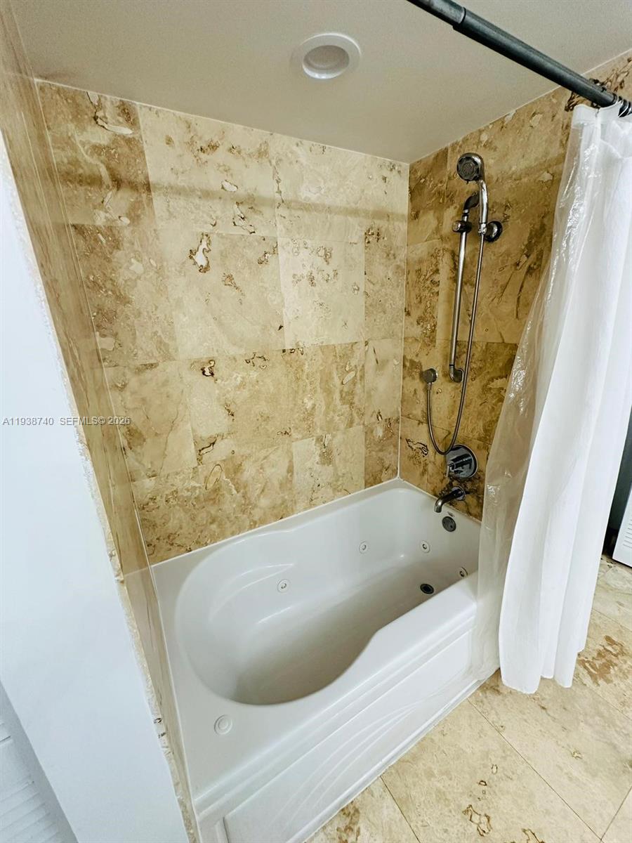 41 SE 5th St #1512, Miami FL 33131