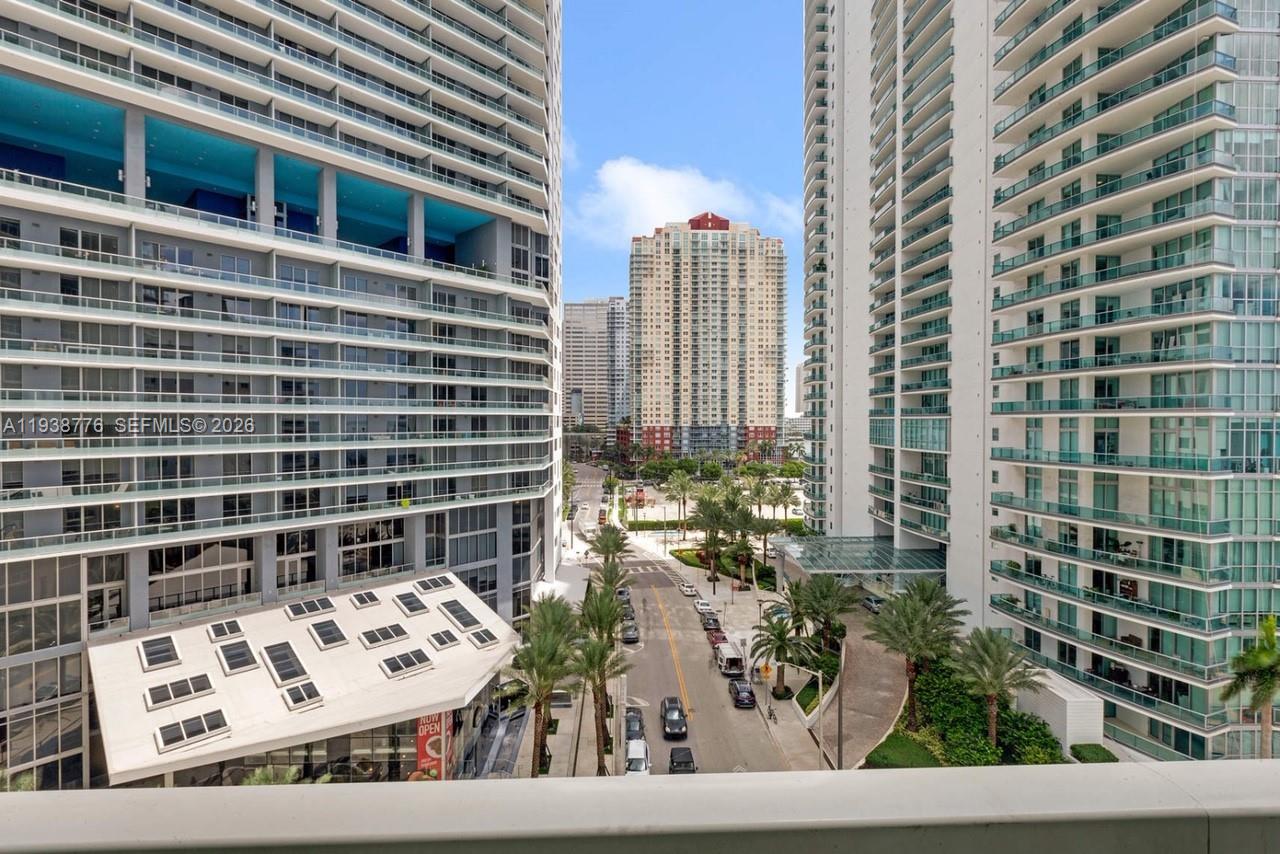 218 SE 14th St #2304, Miami FL 33131