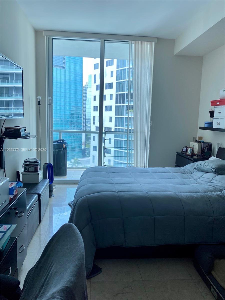 218 SE 14th St #2304, Miami FL 33131