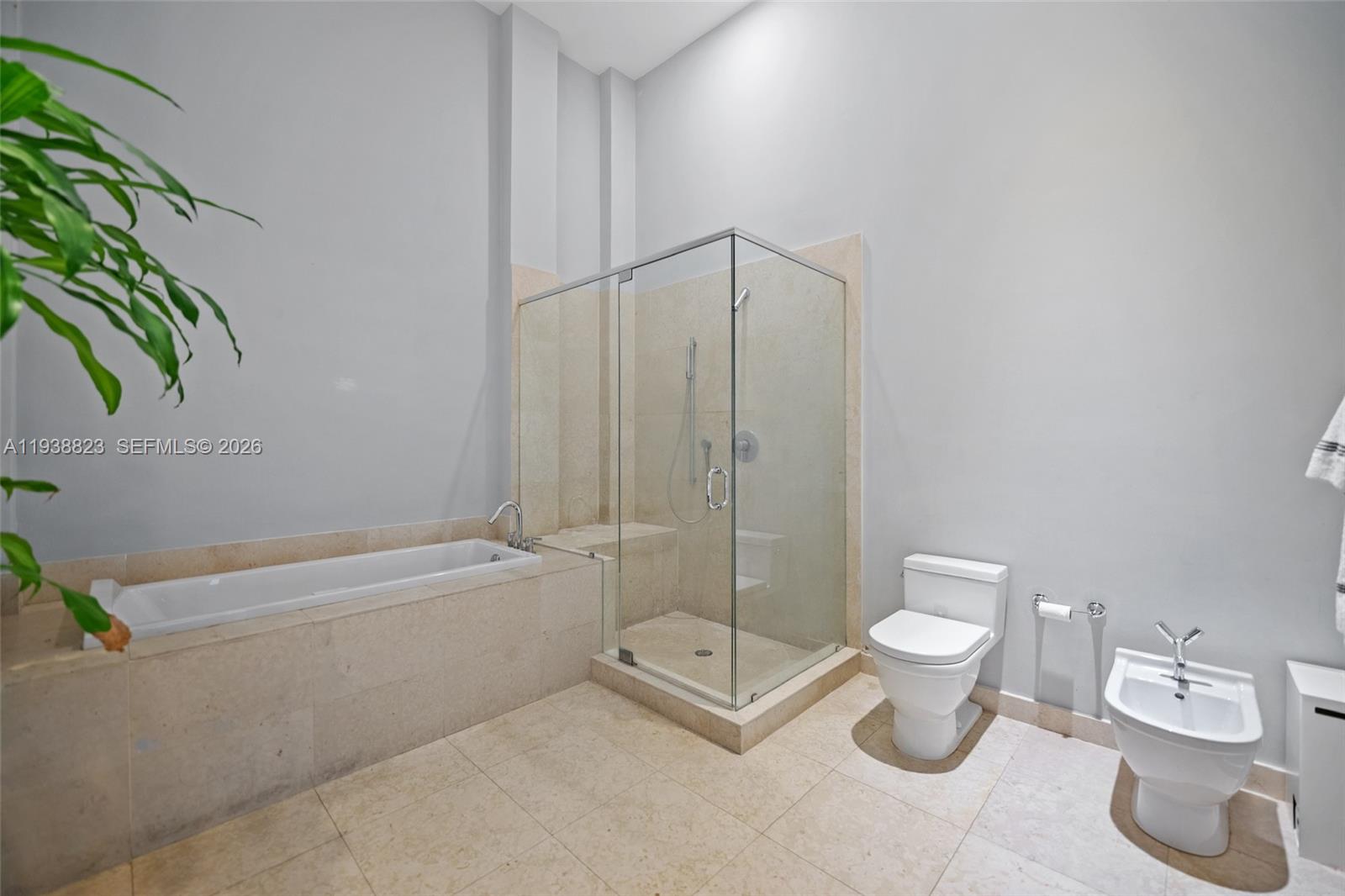 495 Brickell Ave #2204, Miami FL 33131