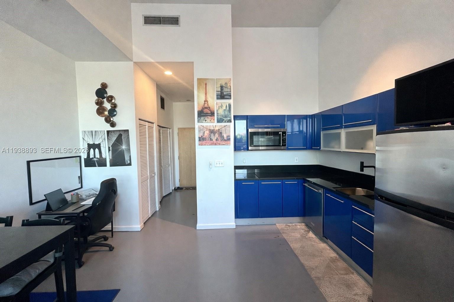 253 NE 2nd St #333, Miami FL 33132