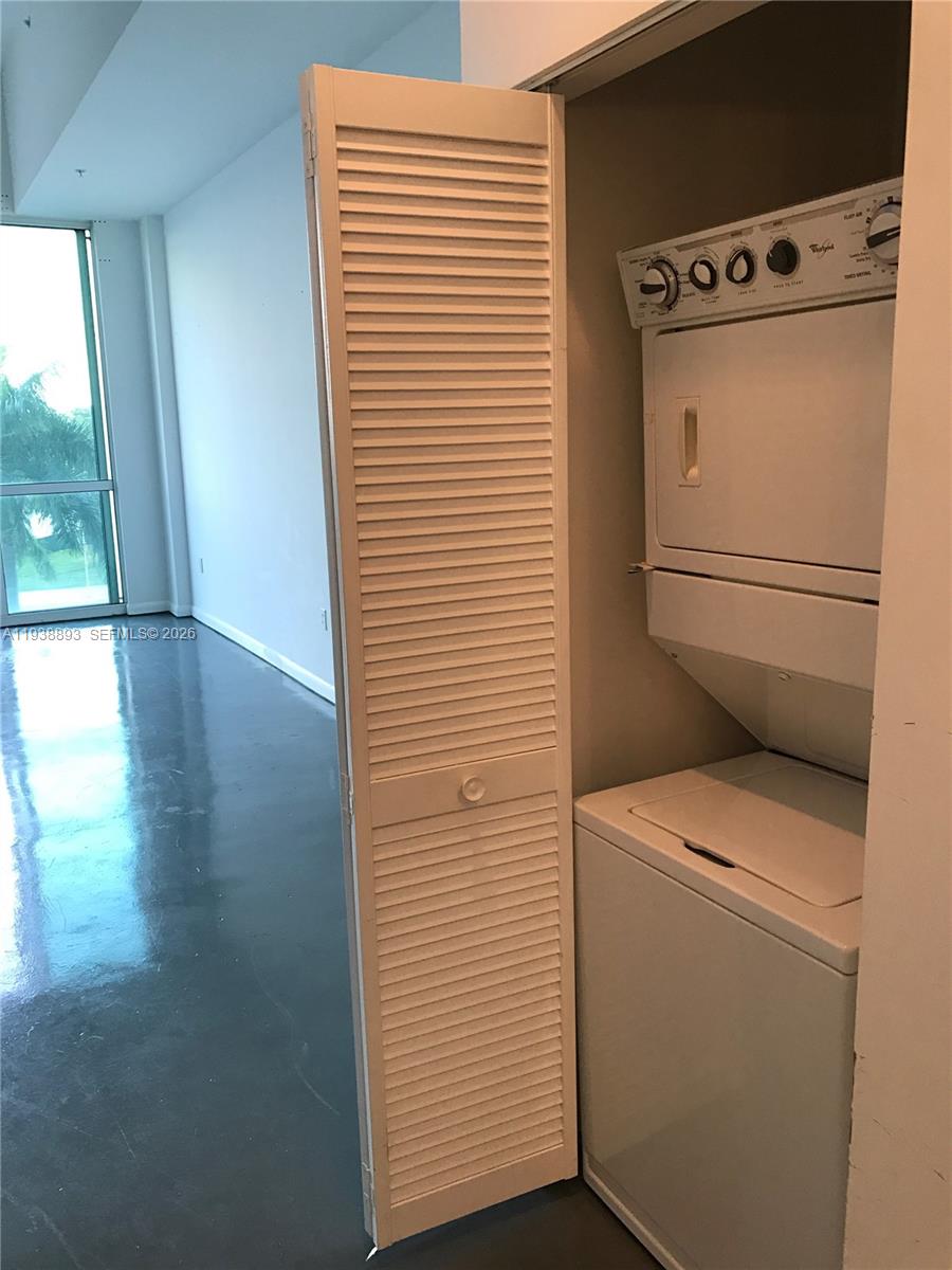 253 NE 2nd St #333, Miami FL 33132
