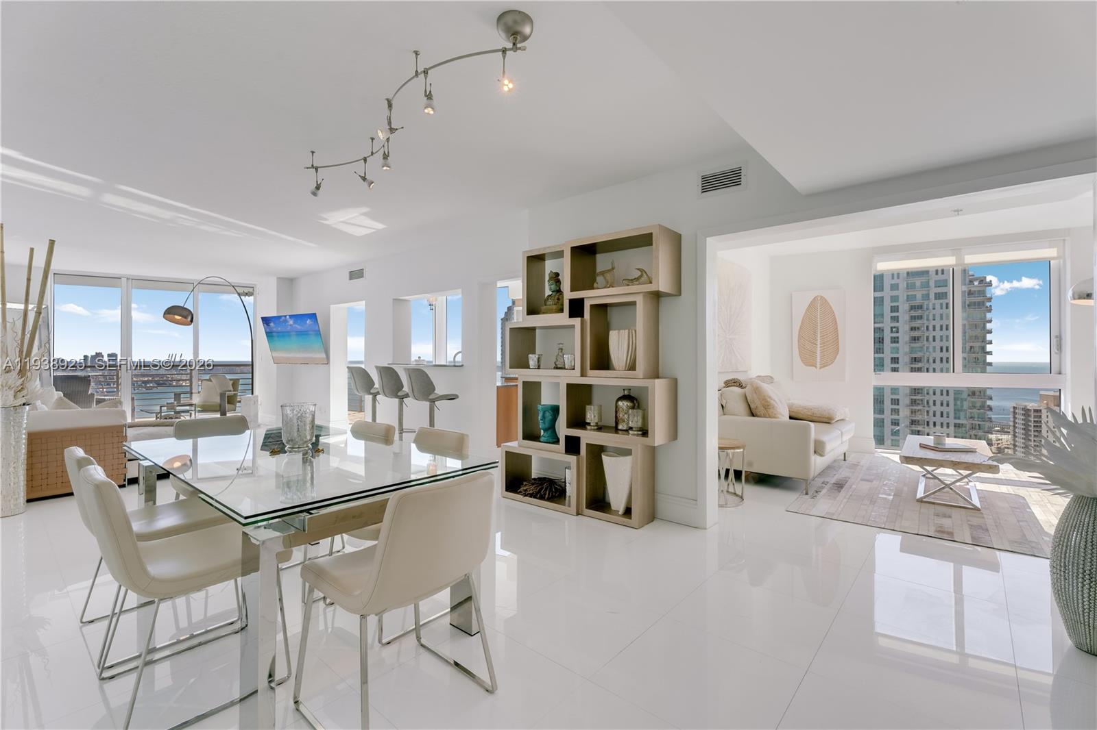 325 S Biscayne Blvd #3723, Miami FL 33131