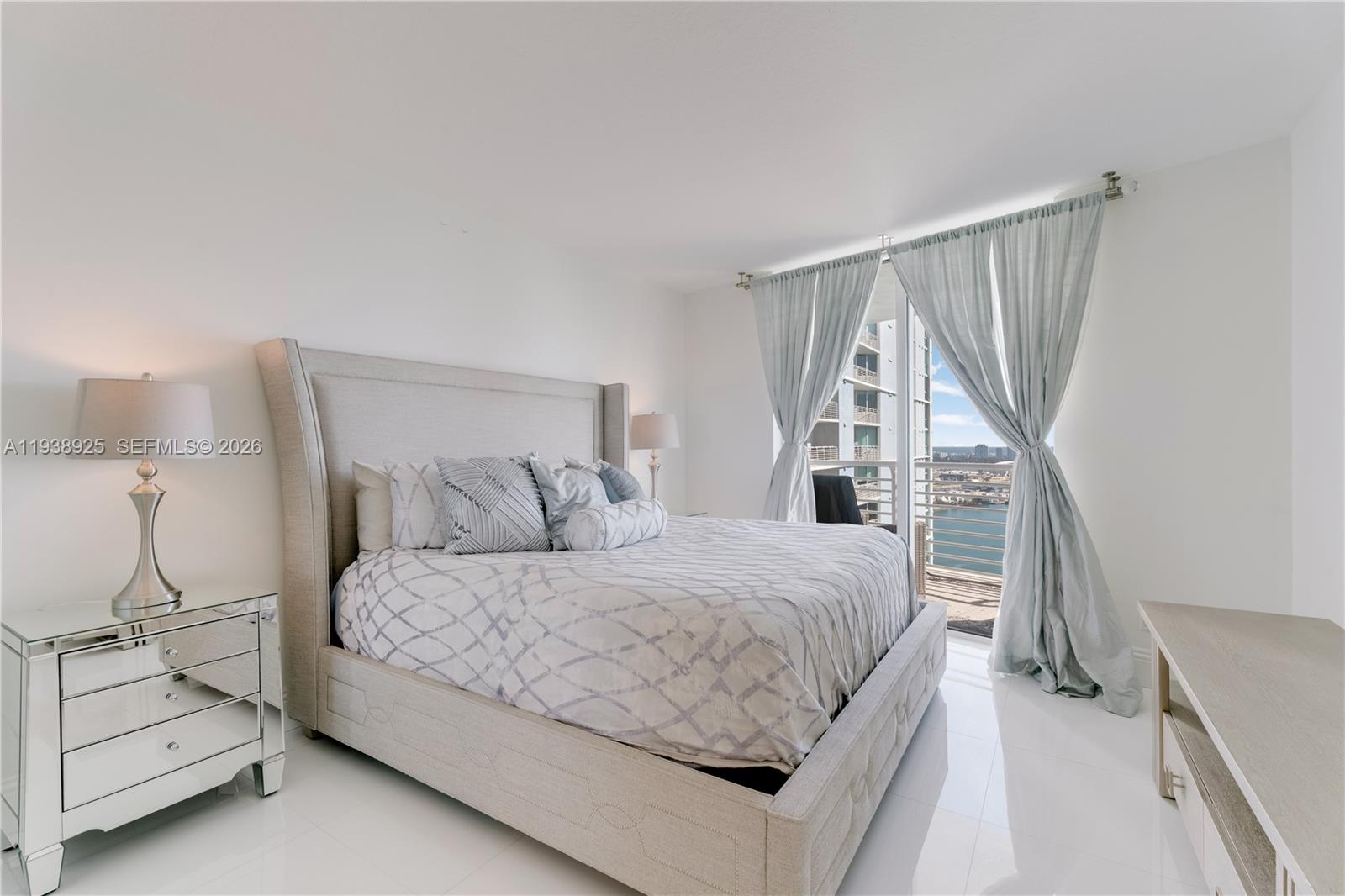 325 S Biscayne Blvd #3723, Miami FL 33131