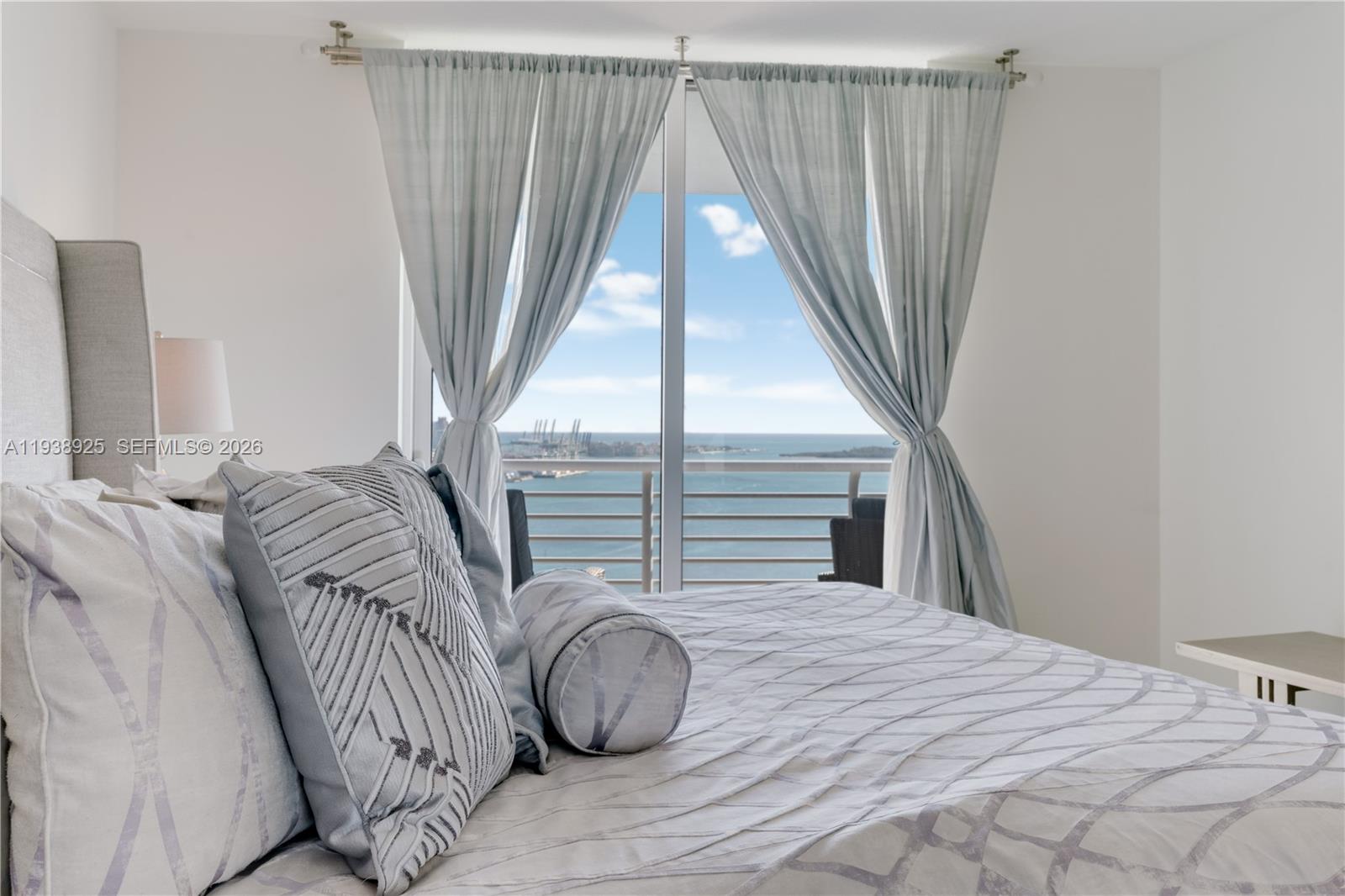 325 S Biscayne Blvd #3723, Miami FL 33131