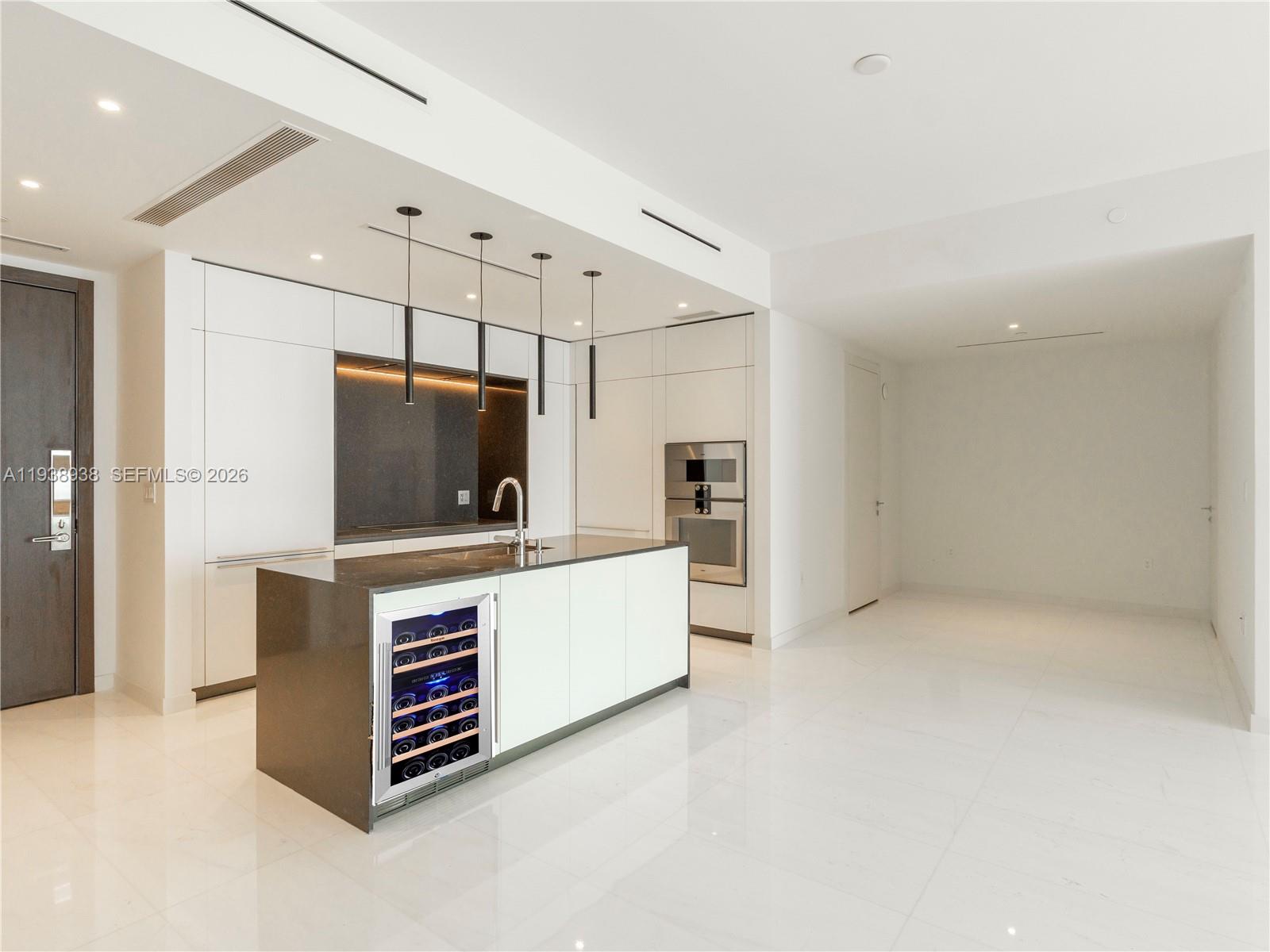 300 Biscayne Boulevard Way #4305W, Miami FL 33131
