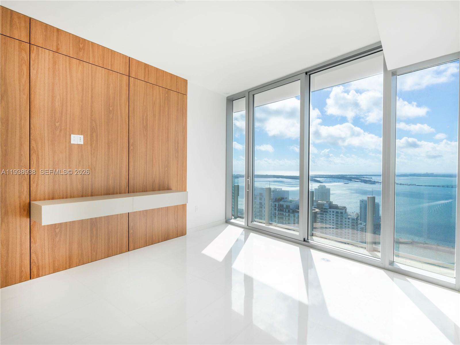 300 Biscayne Boulevard Way #4305W, Miami FL 33131