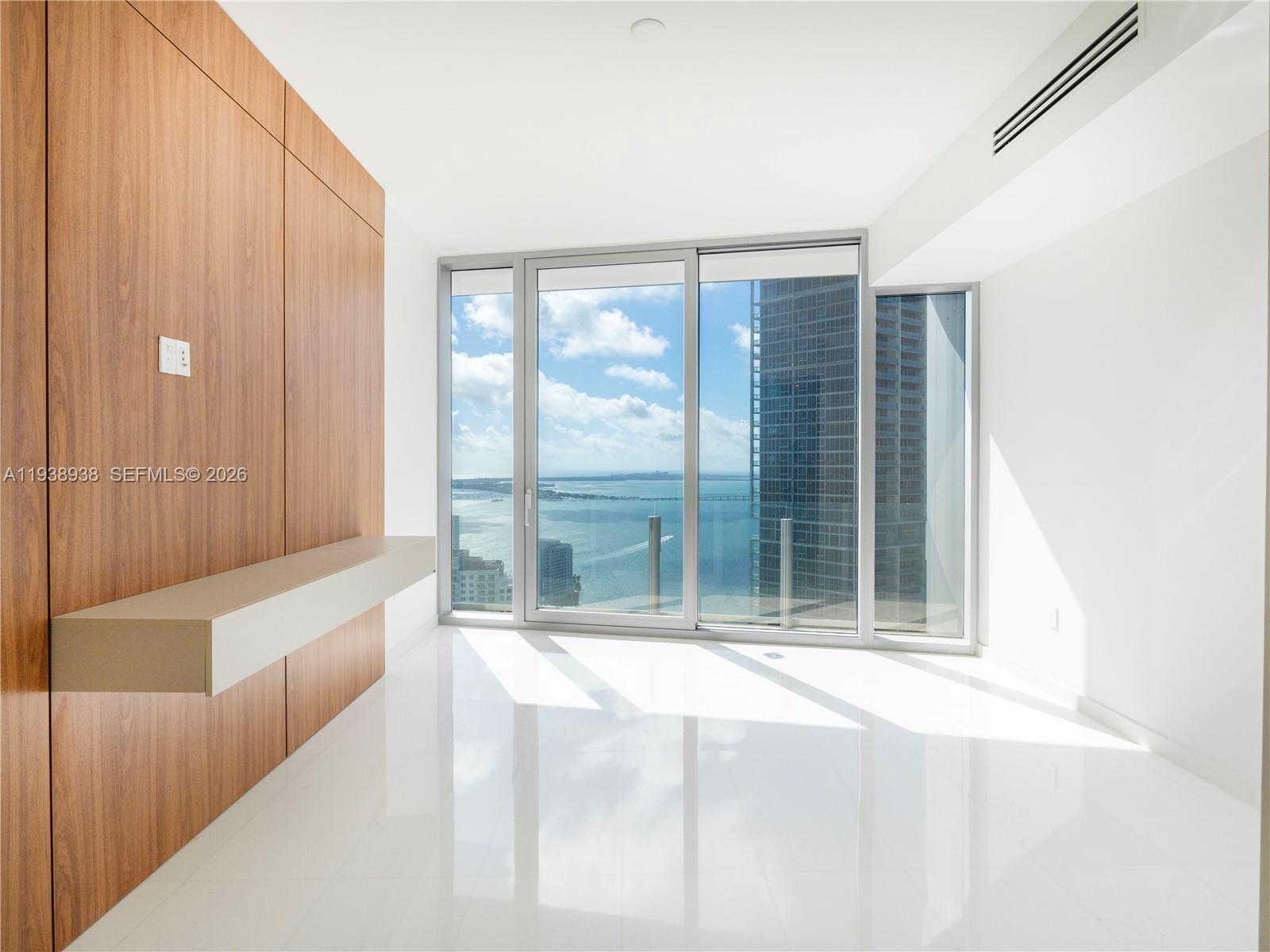 300 Biscayne Boulevard Way #4305W, Miami FL 33131
