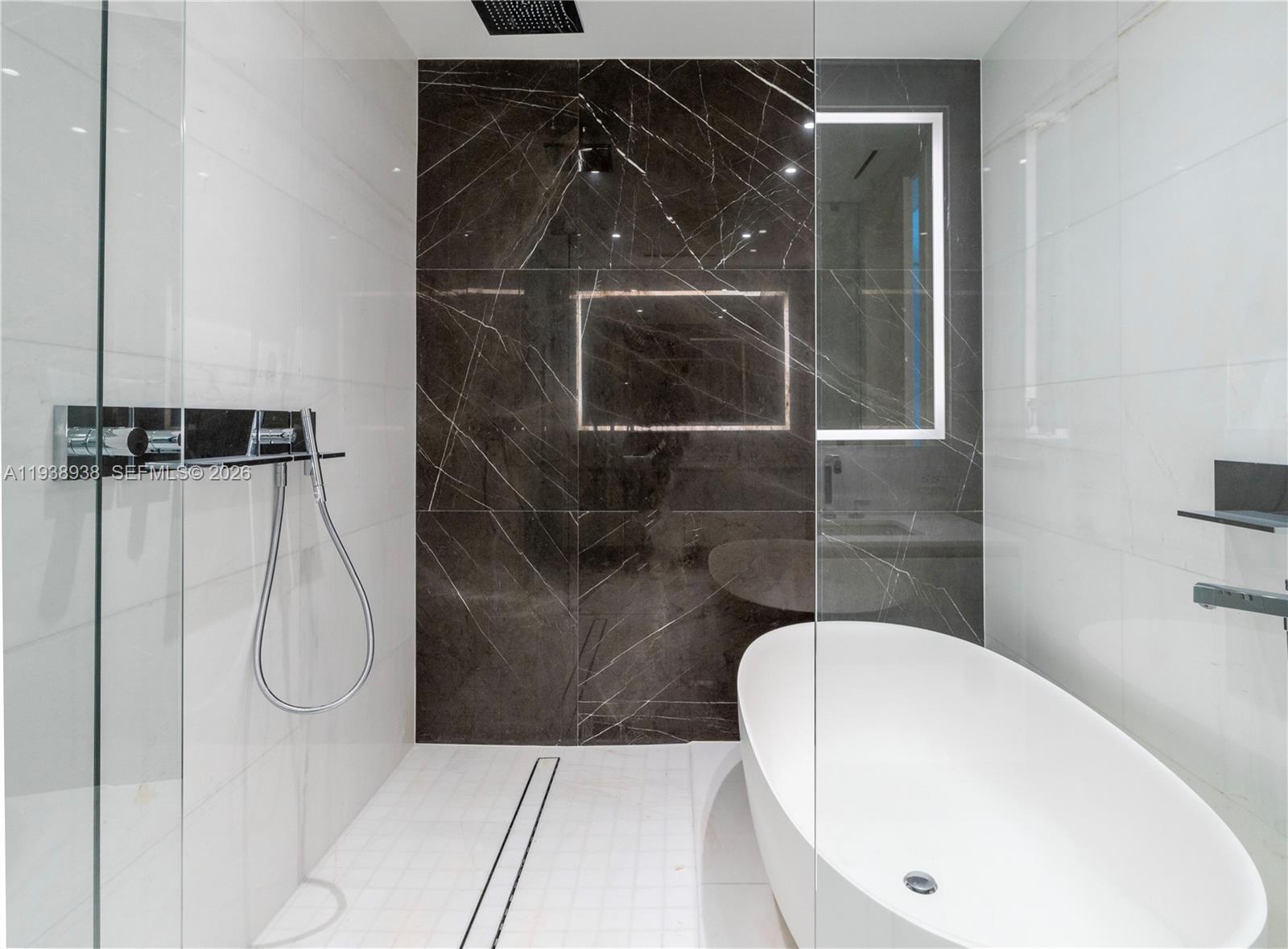 300 Biscayne Boulevard Way #4305W, Miami FL 33131
