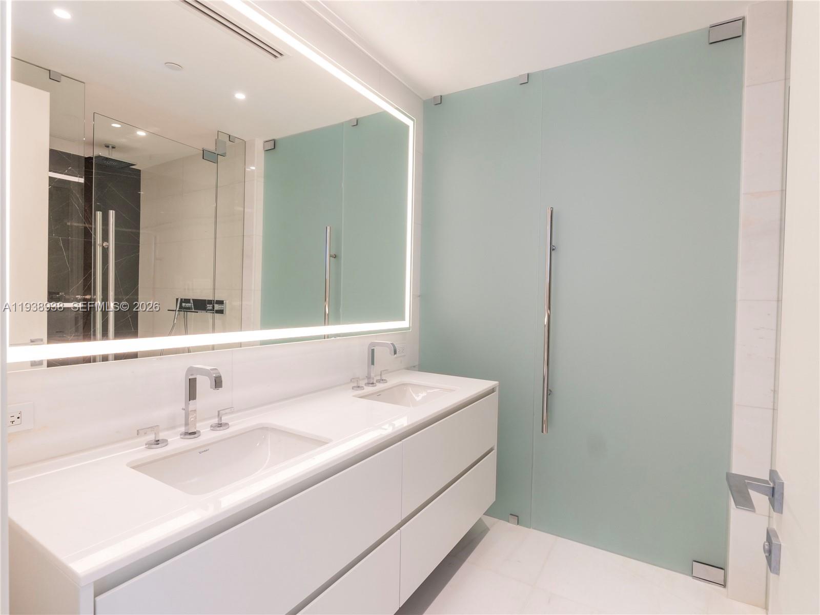 300 Biscayne Boulevard Way #4305W, Miami FL 33131