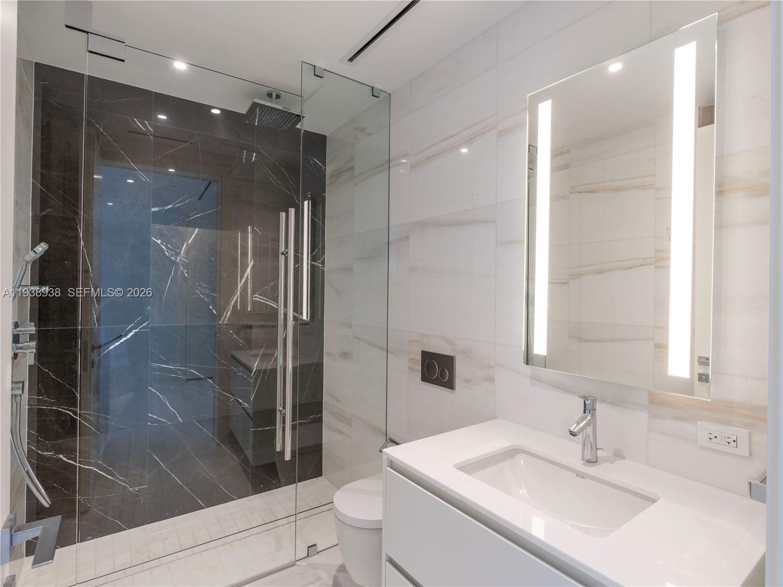300 Biscayne Boulevard Way #4305W, Miami FL 33131