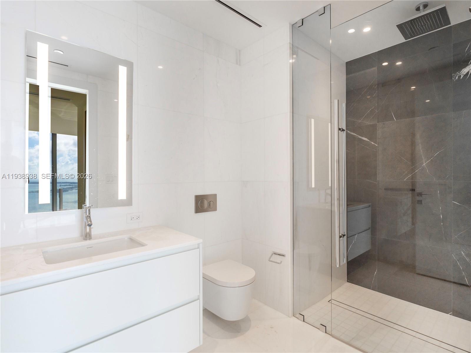 300 Biscayne Boulevard Way #4305W, Miami FL 33131