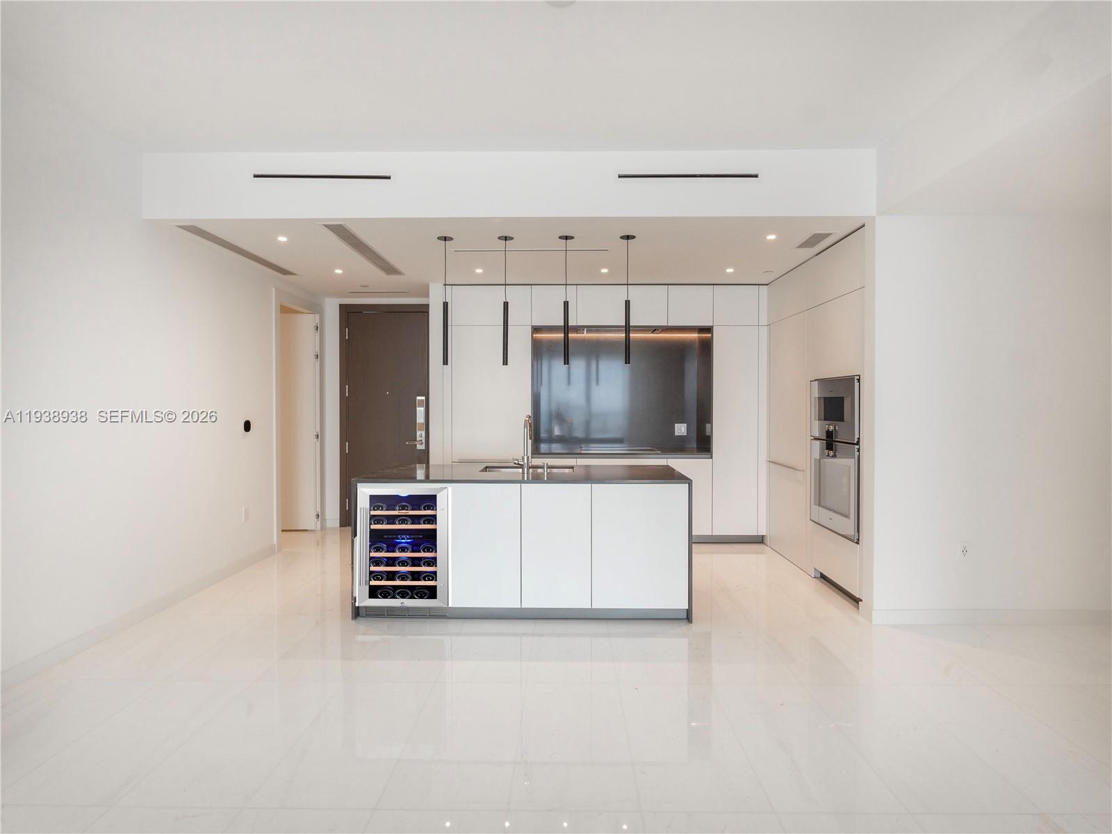300 Biscayne Boulevard Way #4305W, Miami FL 33131